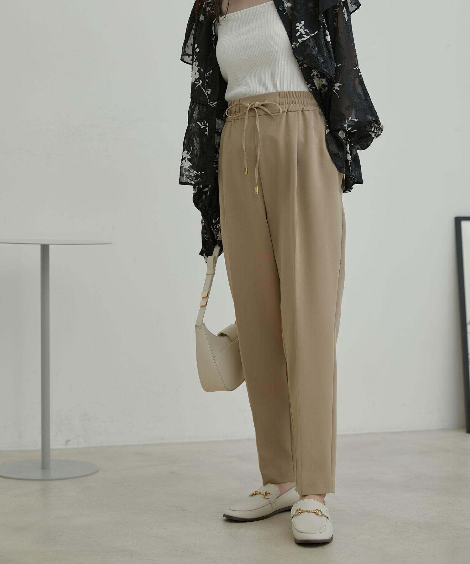 VIS「ドロストイージーテーパードパンツ」|スラックス|