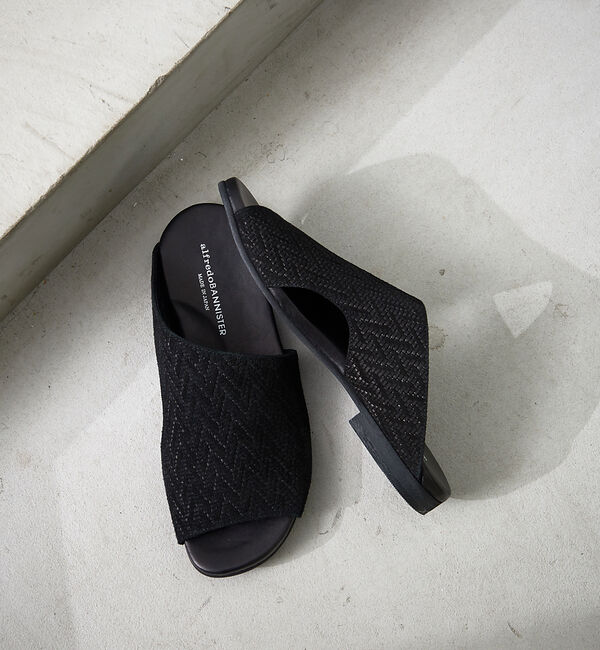 alfredoBANNISTER「アシメントリー レザー ミュール サンダル（メッシュ型押し）」|サンダル|