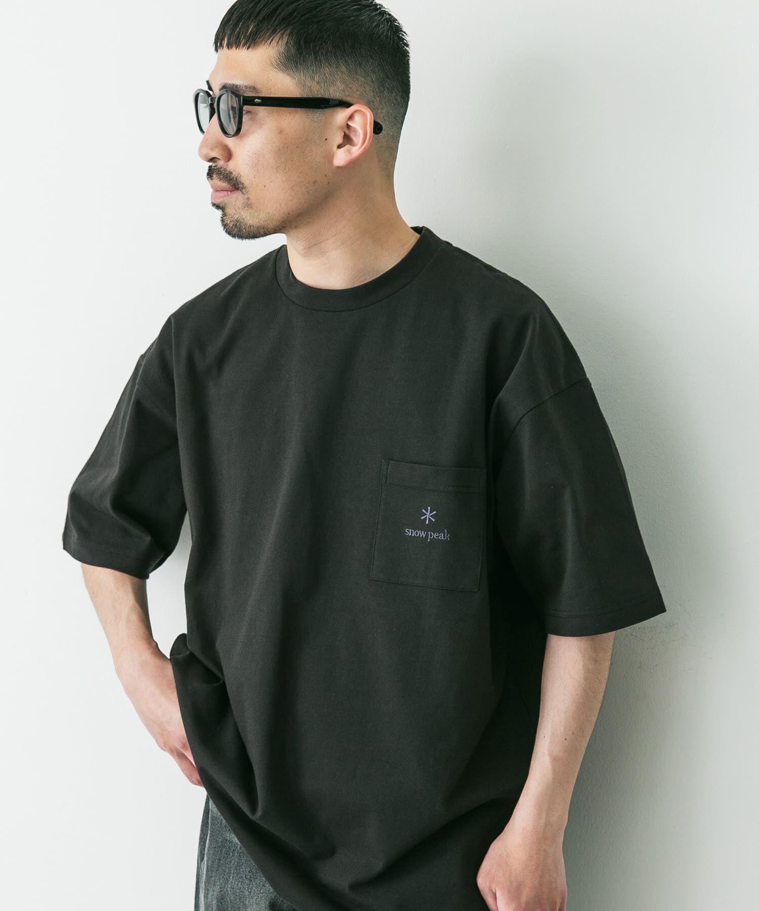 URBAN RESEARCH DOORS「『別注』Snow Peak Apparel&times;DOORS　Pocket Logo T-shirts」|Tシャツ・カットソー|