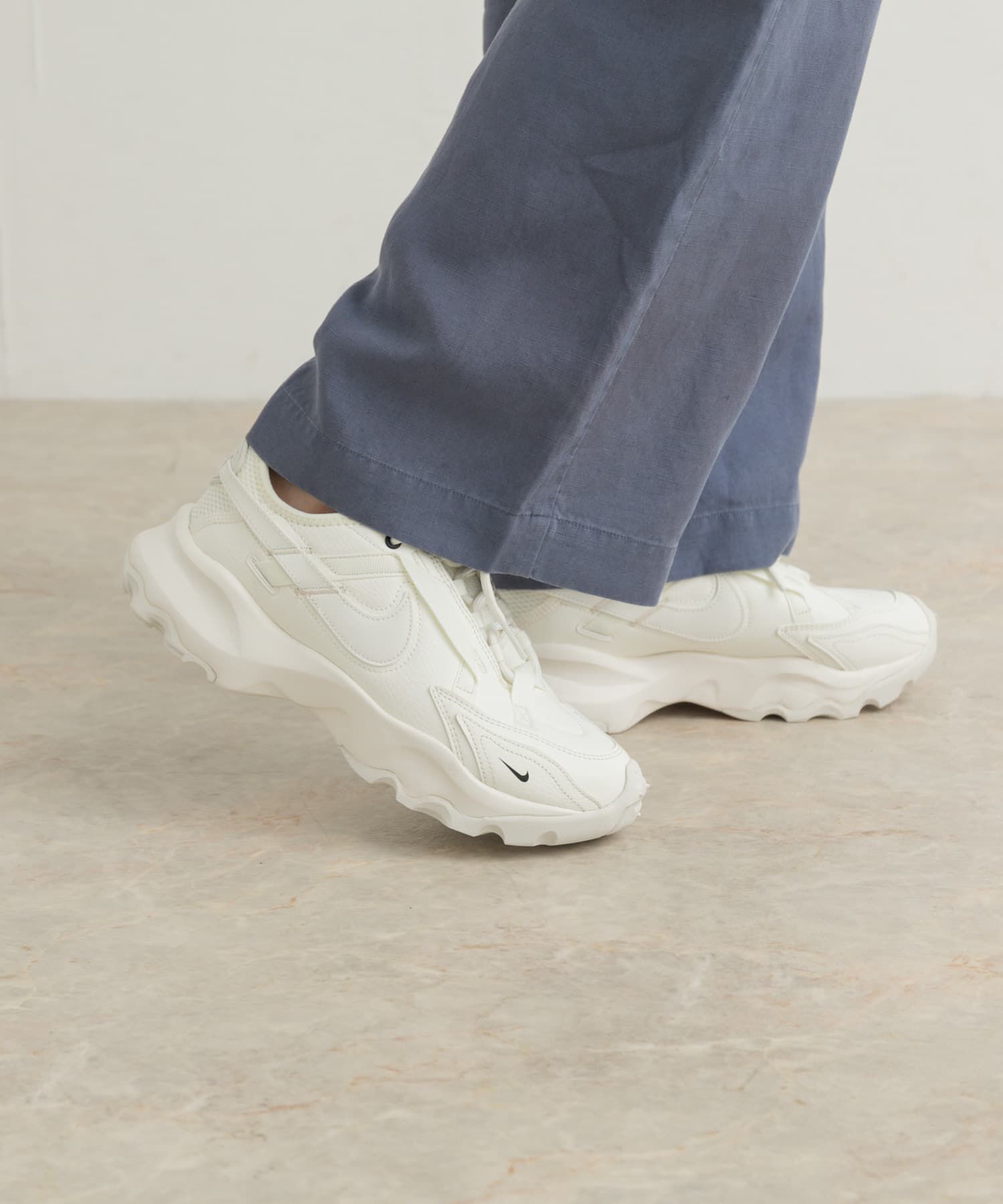 URBAN RESEARCH DOORS「NIKE　TC7900」|スニーカー|