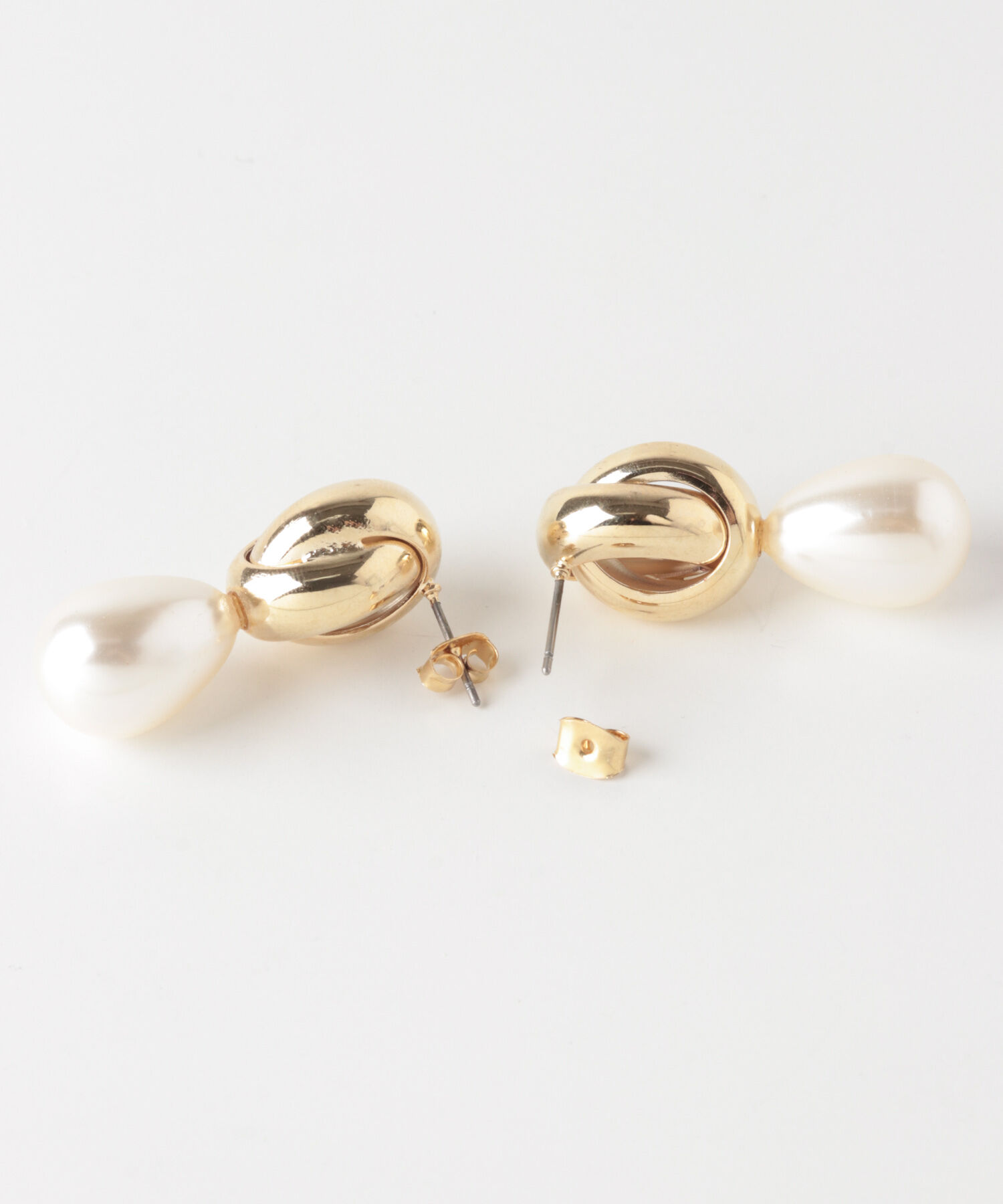SMELLY「クロスループティアドロップパールピアス」|ピアス|