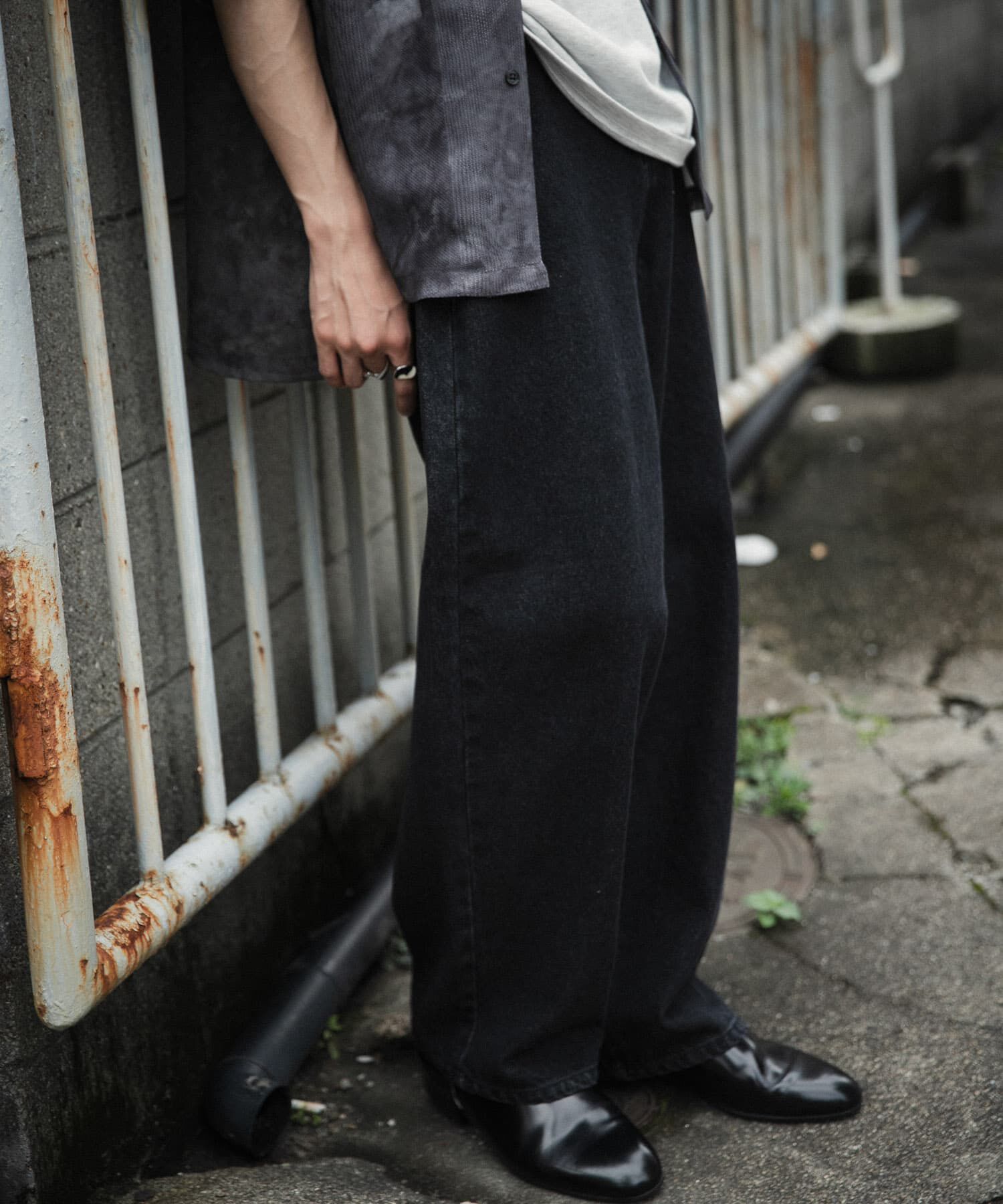 SENSE OF PLACE by URBAN RESEARCH「ストレートデニムパンツ」|デニム|ブラック