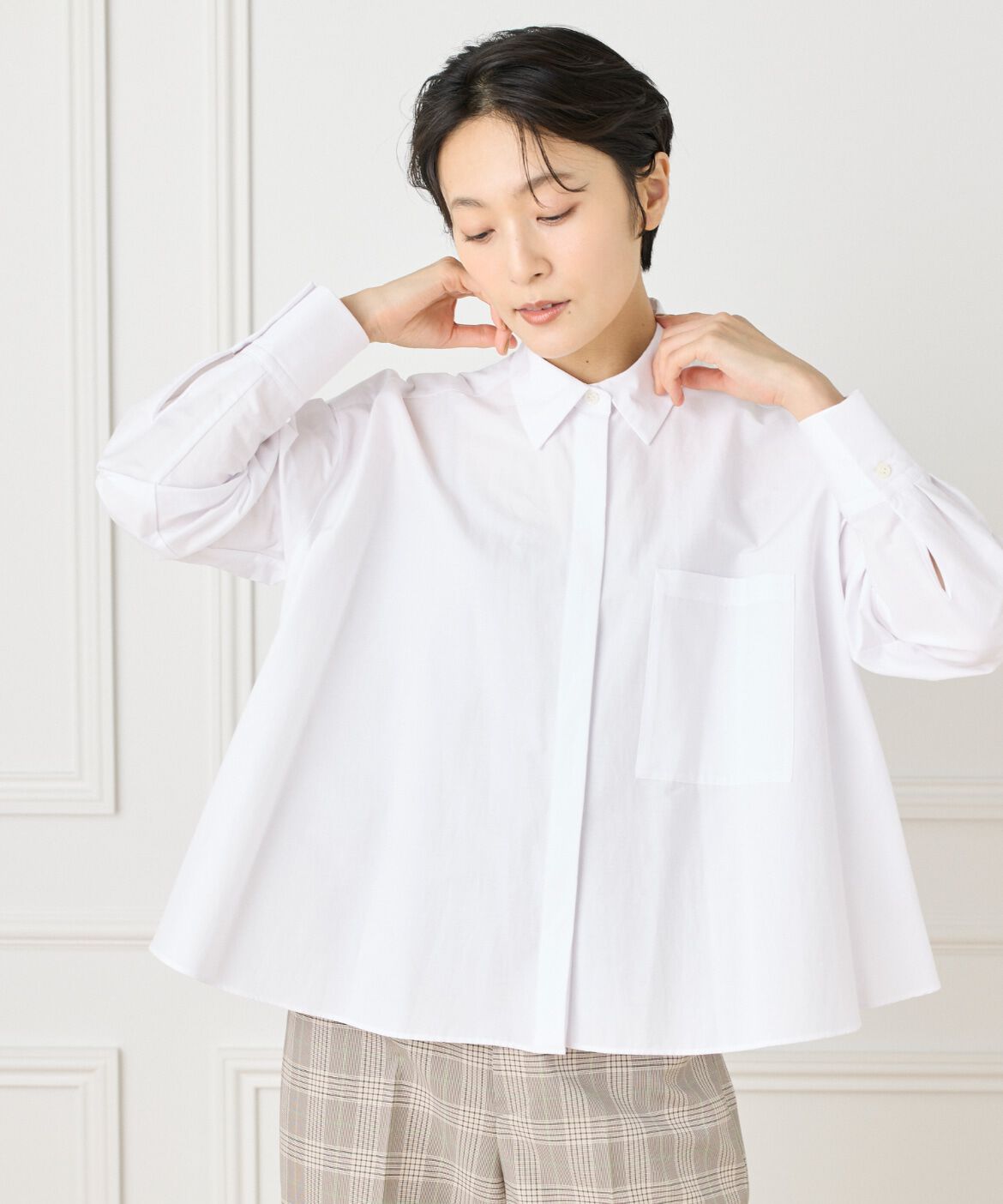 INED「《大きいサイズ》バックフレアシャツ」|シャツ・ブラウス|オフホワイト1