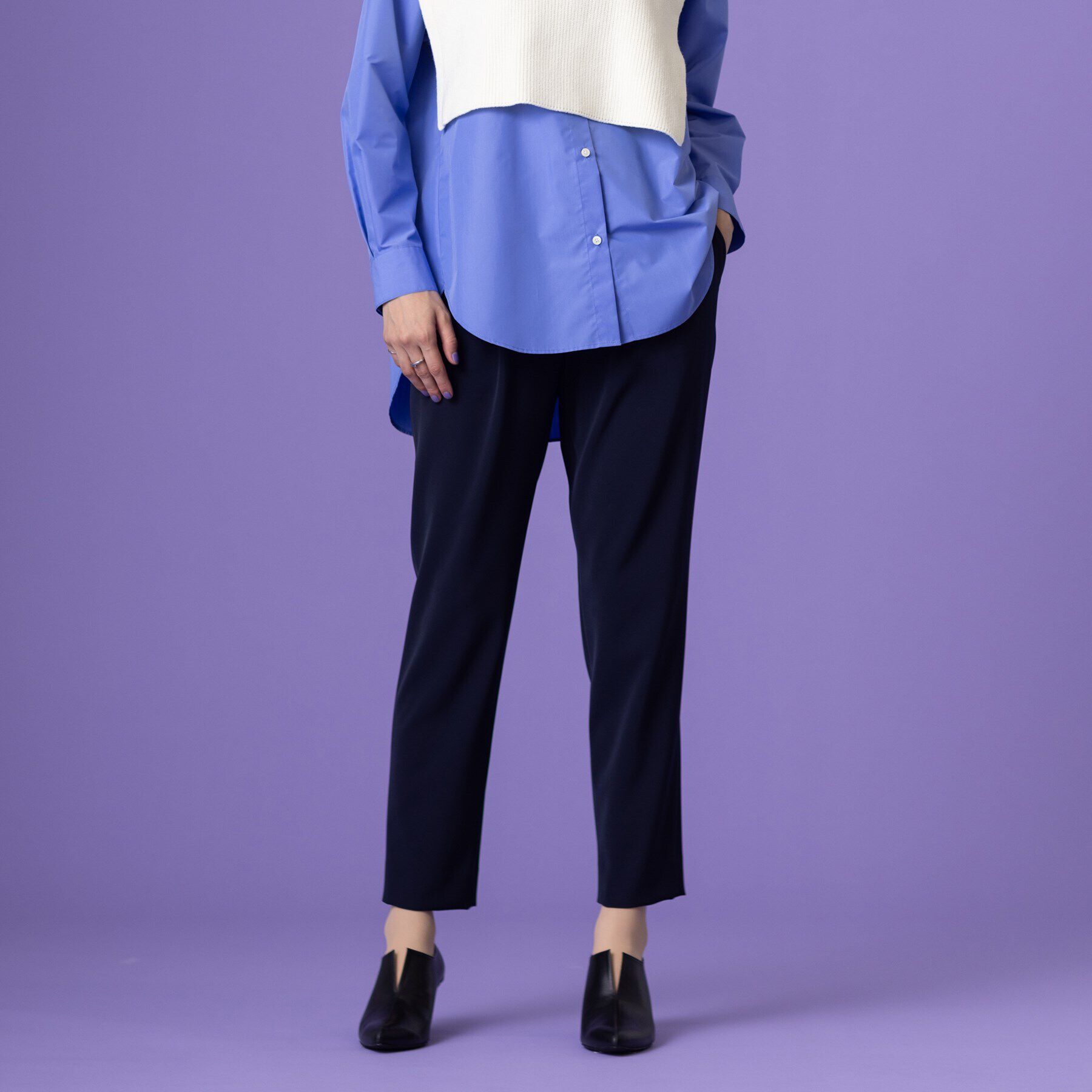 INDIVI「【褒められパンツ／高ストレッチ／ウエストゴム】タックテーパードパンツ」|その他|ネイビー(094)