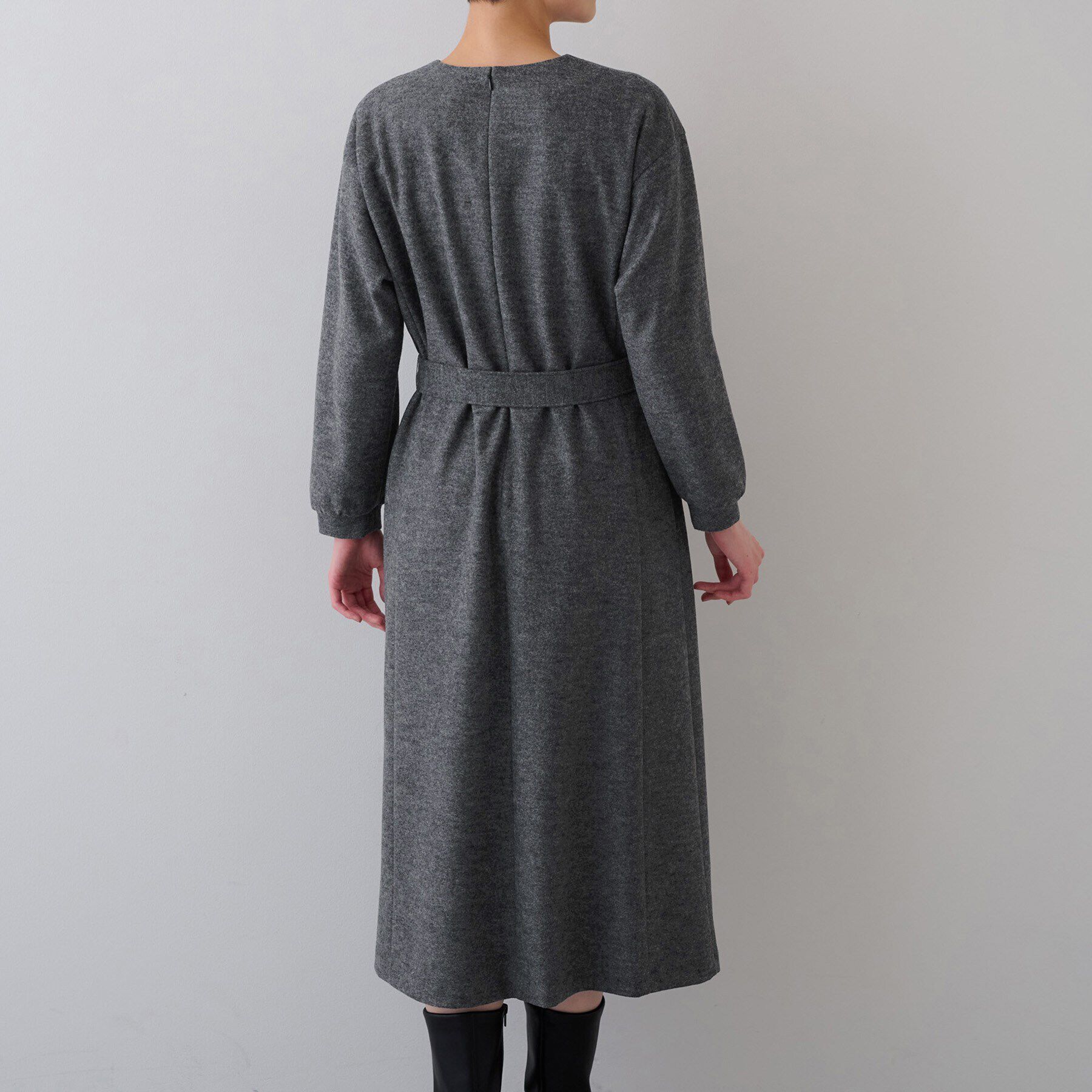 INDIVI「【ウール混／ベルト付】美シルエットVネックワンピース」|ワンピース|