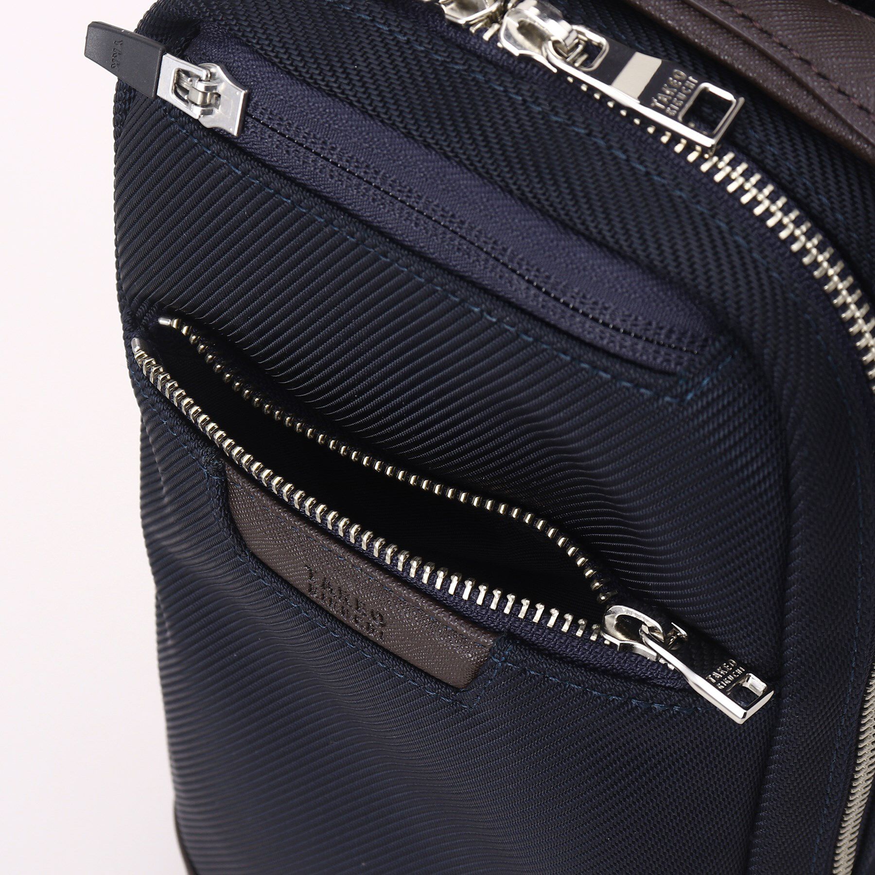 TAKEO KIKUCHI「薄マチ スマート 大人　ワンショルダーバッグ」|ショルダー・メッセンジャー|