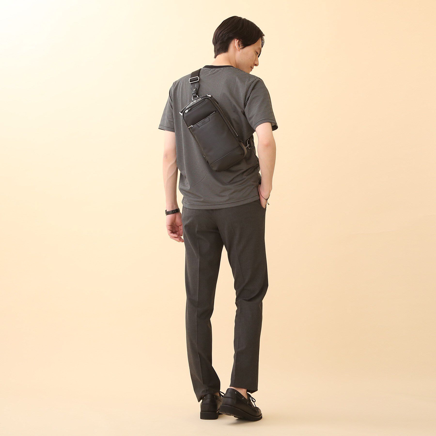 TAKEO KIKUCHI「薄マチ スマート 大人　ワンショルダーバッグ」|ショルダー・メッセンジャー|