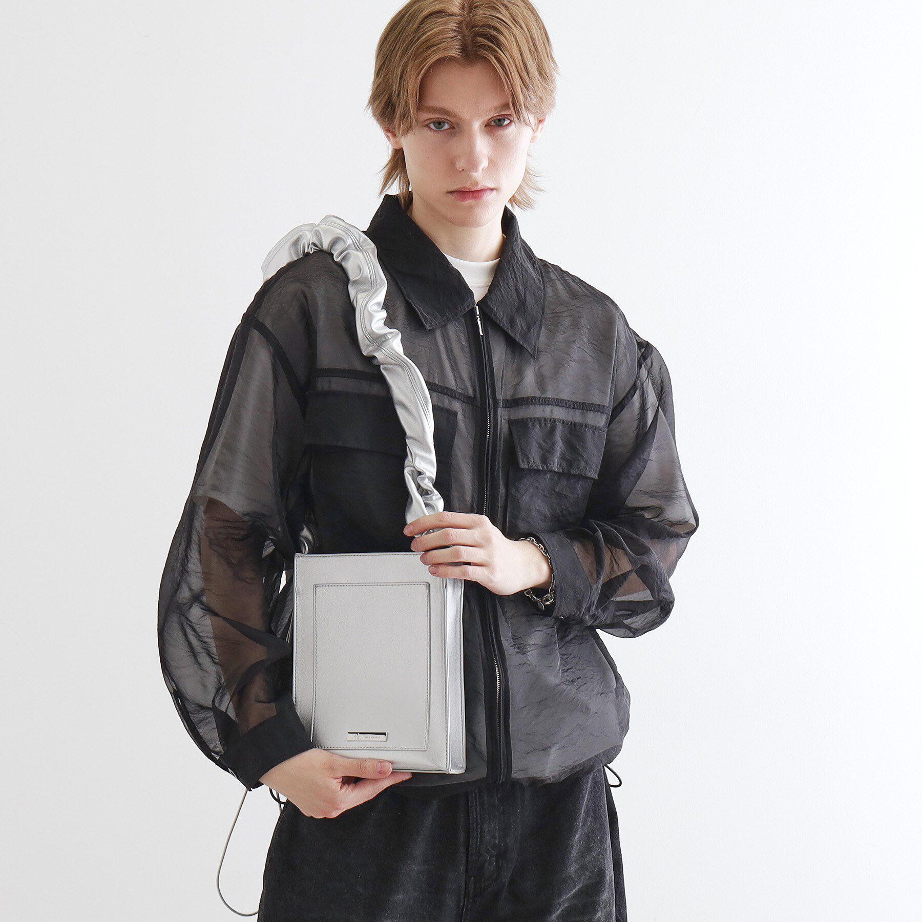 tk.TAKEO KIKUCHI「プレートドロストショルダーバッグ」|ショルダー・メッセンジャー|シルバー(006)