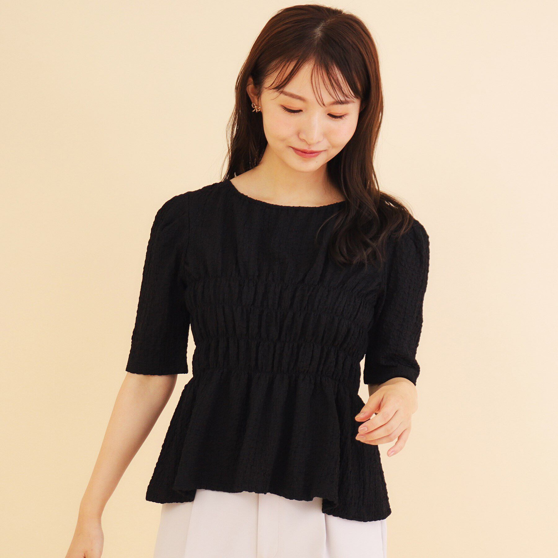 index「シボジャカード シャーリングペプラムトップス【洗濯機可】」|Tシャツ・カットソー|ブラック(019)
