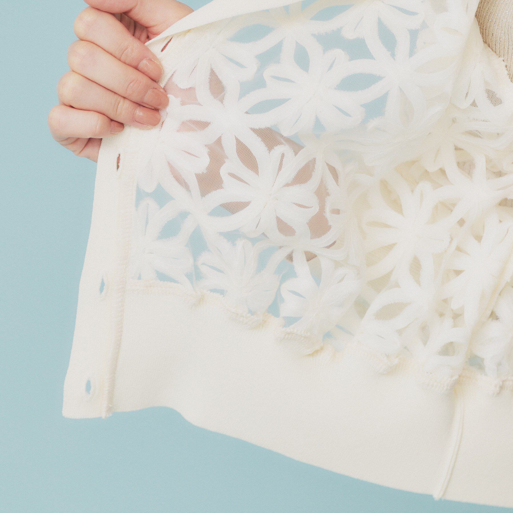 index「《STORY掲載》3Dフラワーショートカーディガン【洗濯機洗い可】」|カーディガン|