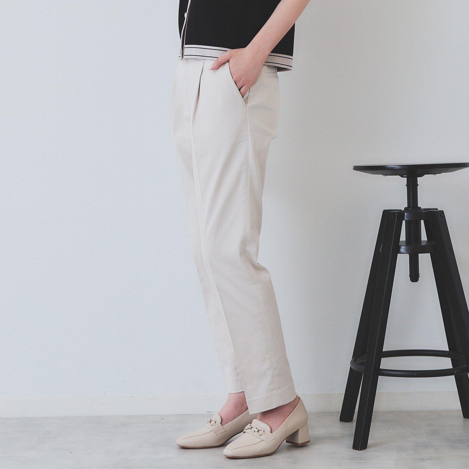 index「《6色展開/XS-LLサイズ》コンパクトストレッチテーパードパンツ【洗濯機洗い可/吸水速乾/透け防止」|その他|