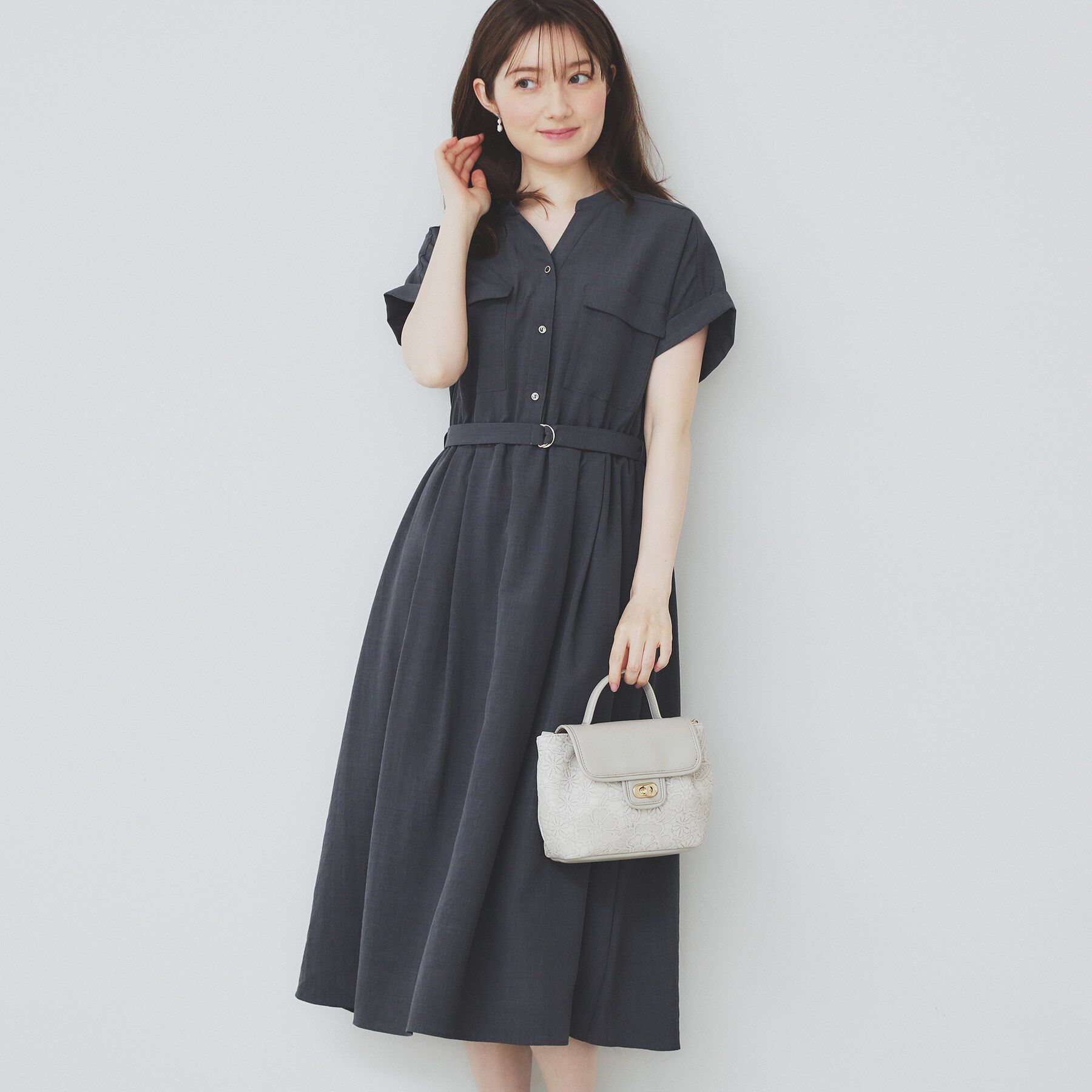 index「《7色展開/XS-LLサイズ》ダブルポケットスキッパーシャツワンピース【吸水速乾/防シワ/イージーア」|ワンピース|チャコールグレー(8