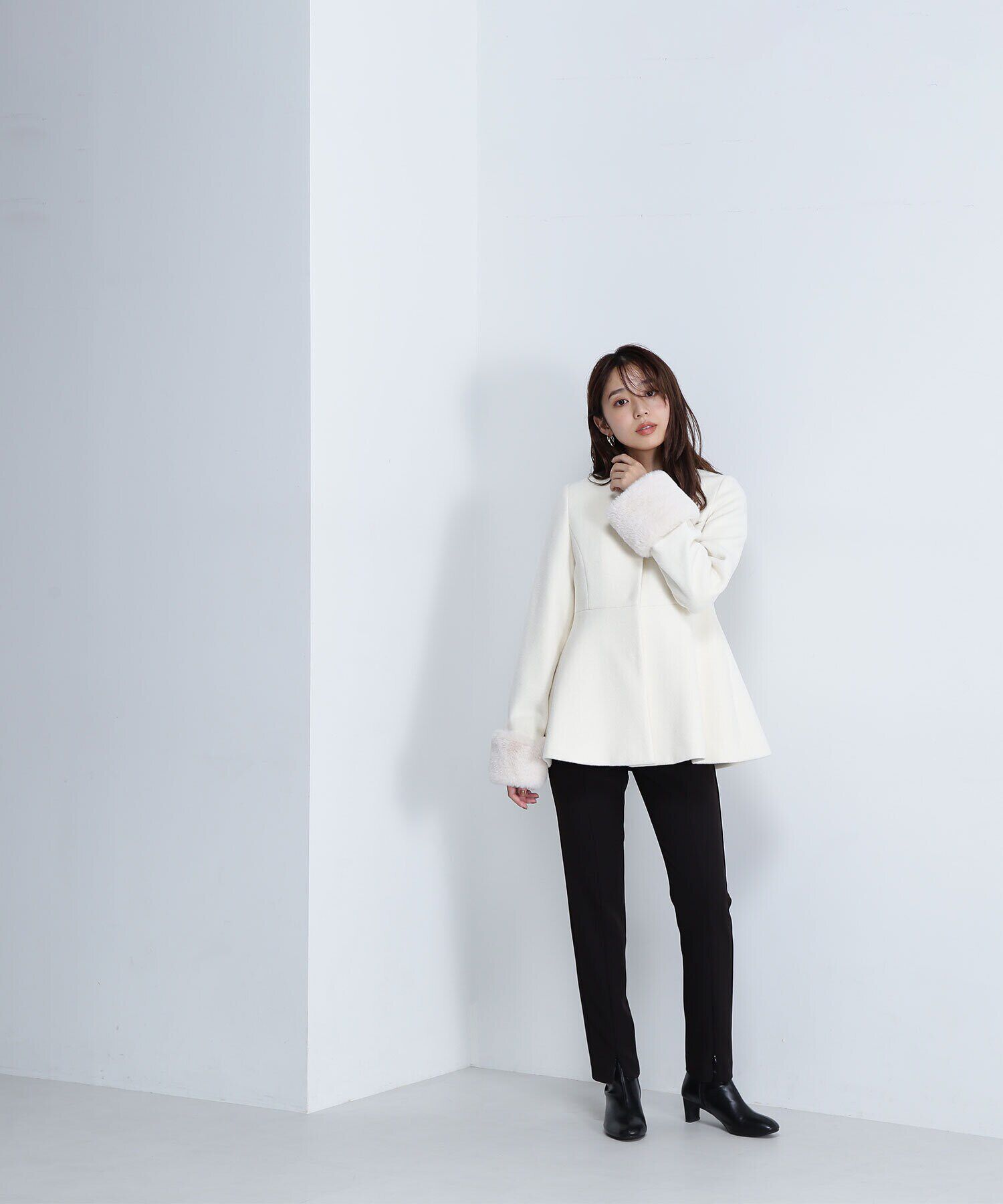  「フェイクファースリーブペプラムコート　24AW」|ブルゾン・スタジャン|