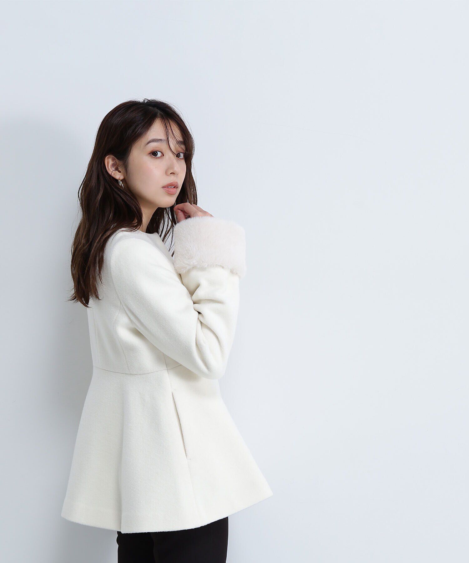  「フェイクファースリーブペプラムコート　24AW」|ブルゾン・スタジャン|