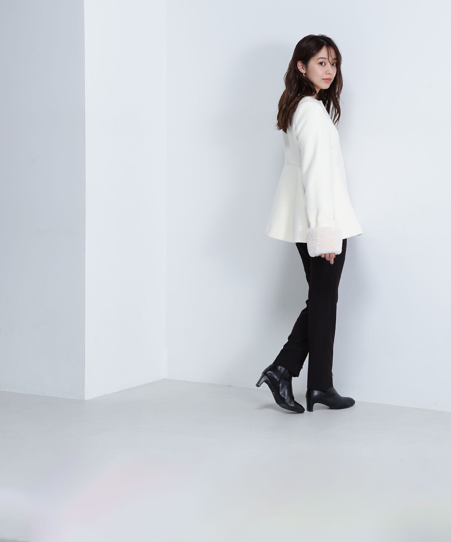  「フェイクファースリーブペプラムコート　24AW」|ブルゾン・スタジャン|