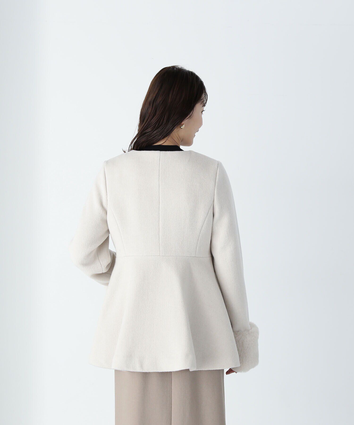  「フェイクファースリーブペプラムコート　24AW」|ブルゾン・スタジャン|