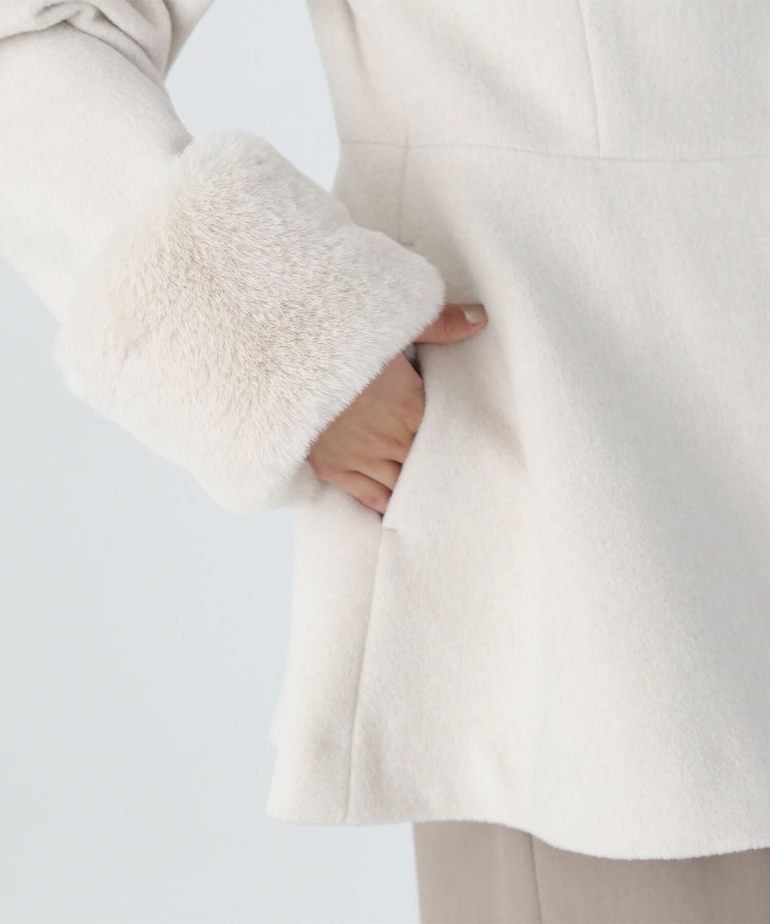  「フェイクファースリーブペプラムコート　24AW」|ブルゾン・スタジャン|