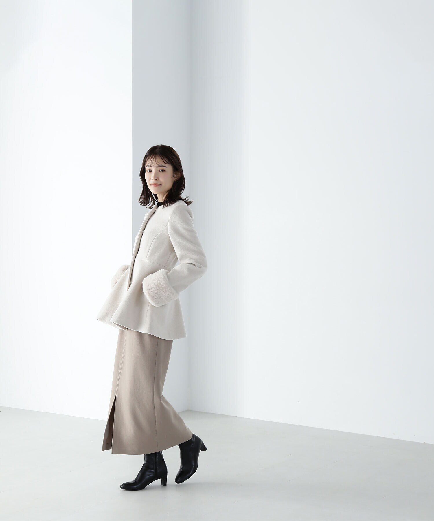  「フェイクファースリーブペプラムコート　24AW」|ブルゾン・スタジャン|