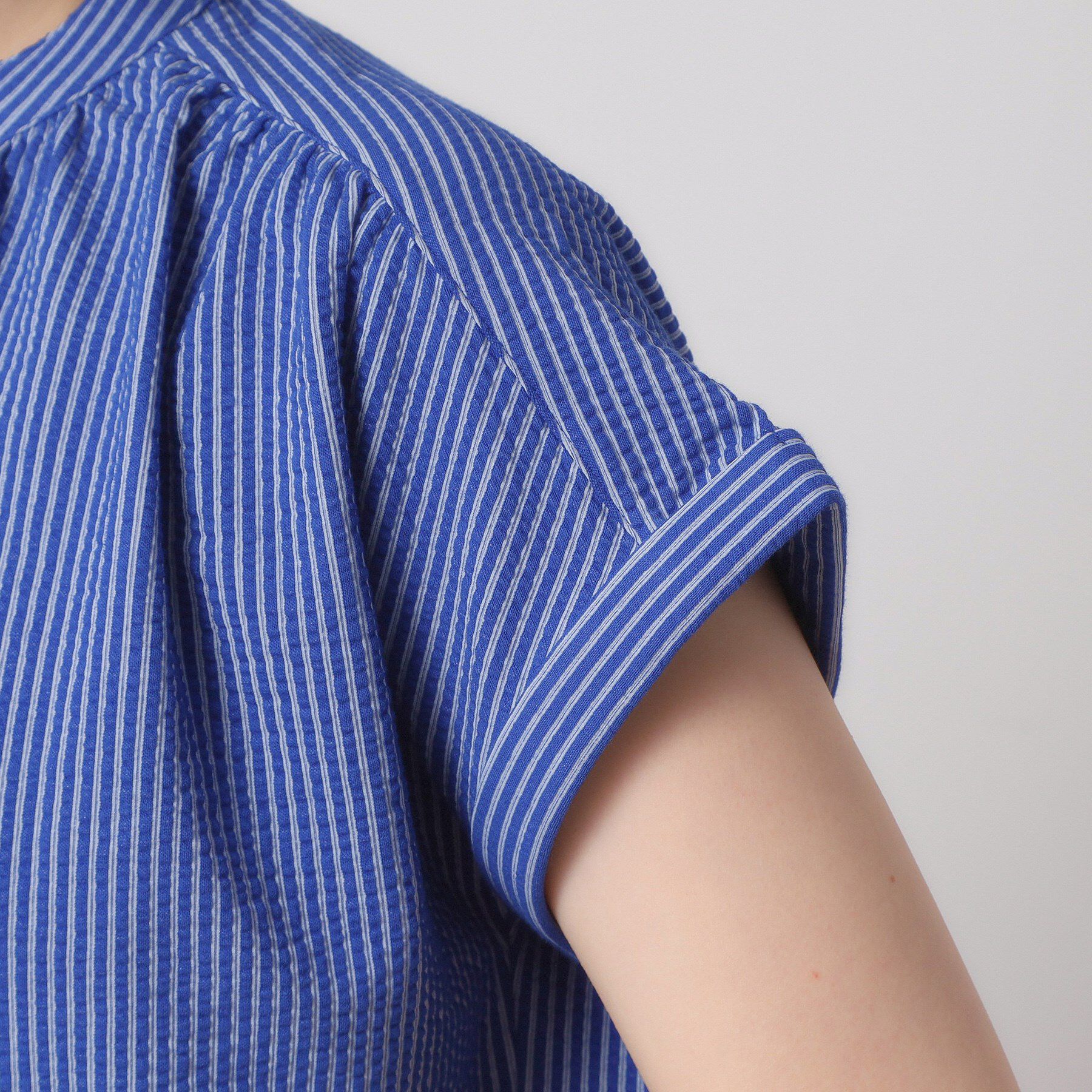 ITS&rsquo;DEMO「【洗濯機OK／洗濯後しわになりにくい】カットサッカー前開きプルオーバー」|シャツ・ブラウス|