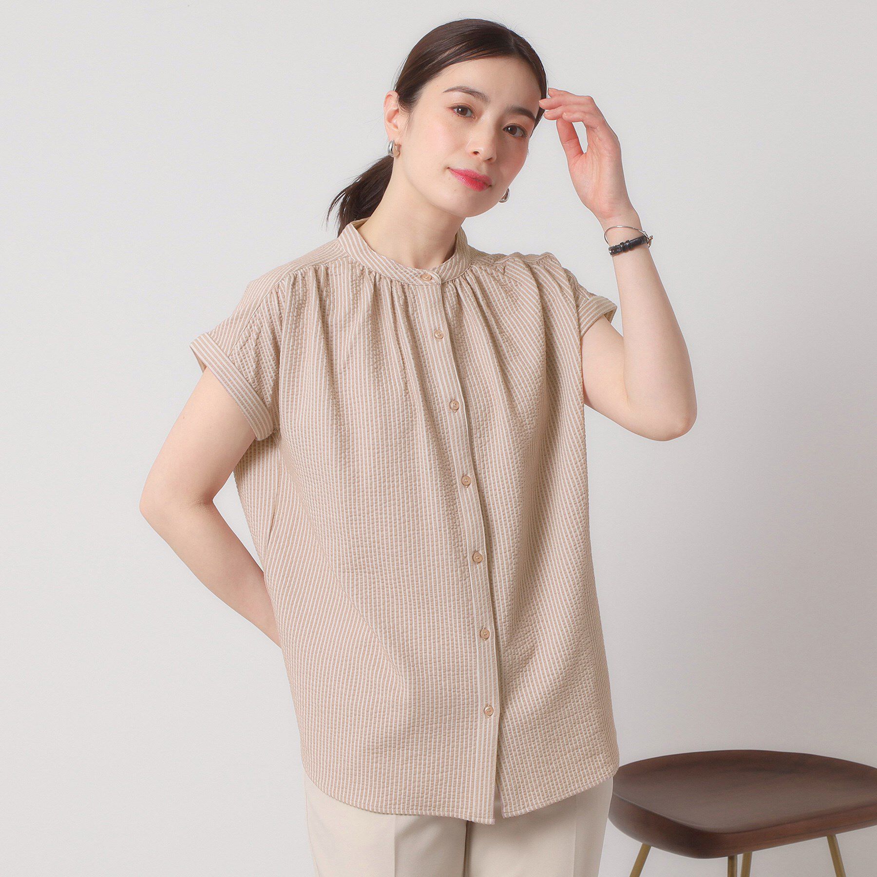 ITS&rsquo;DEMO「【洗濯機OK／洗濯後しわになりにくい】カットサッカー前開きプルオーバー」|シャツ・ブラウス|ベージュ(052)