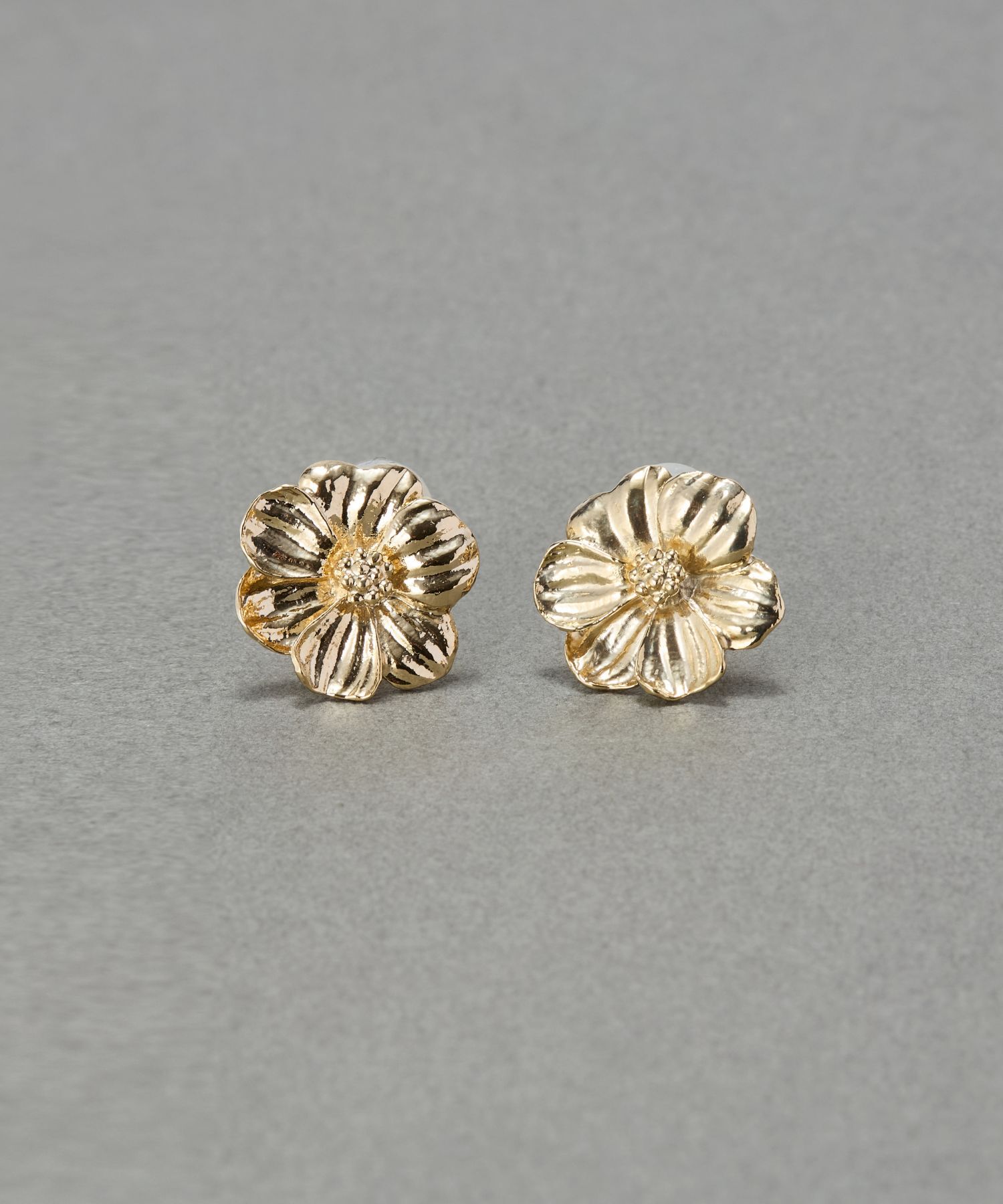 Phoebe「フレグラントフラワーメタルイヤリング」|イヤリング|ゴールド