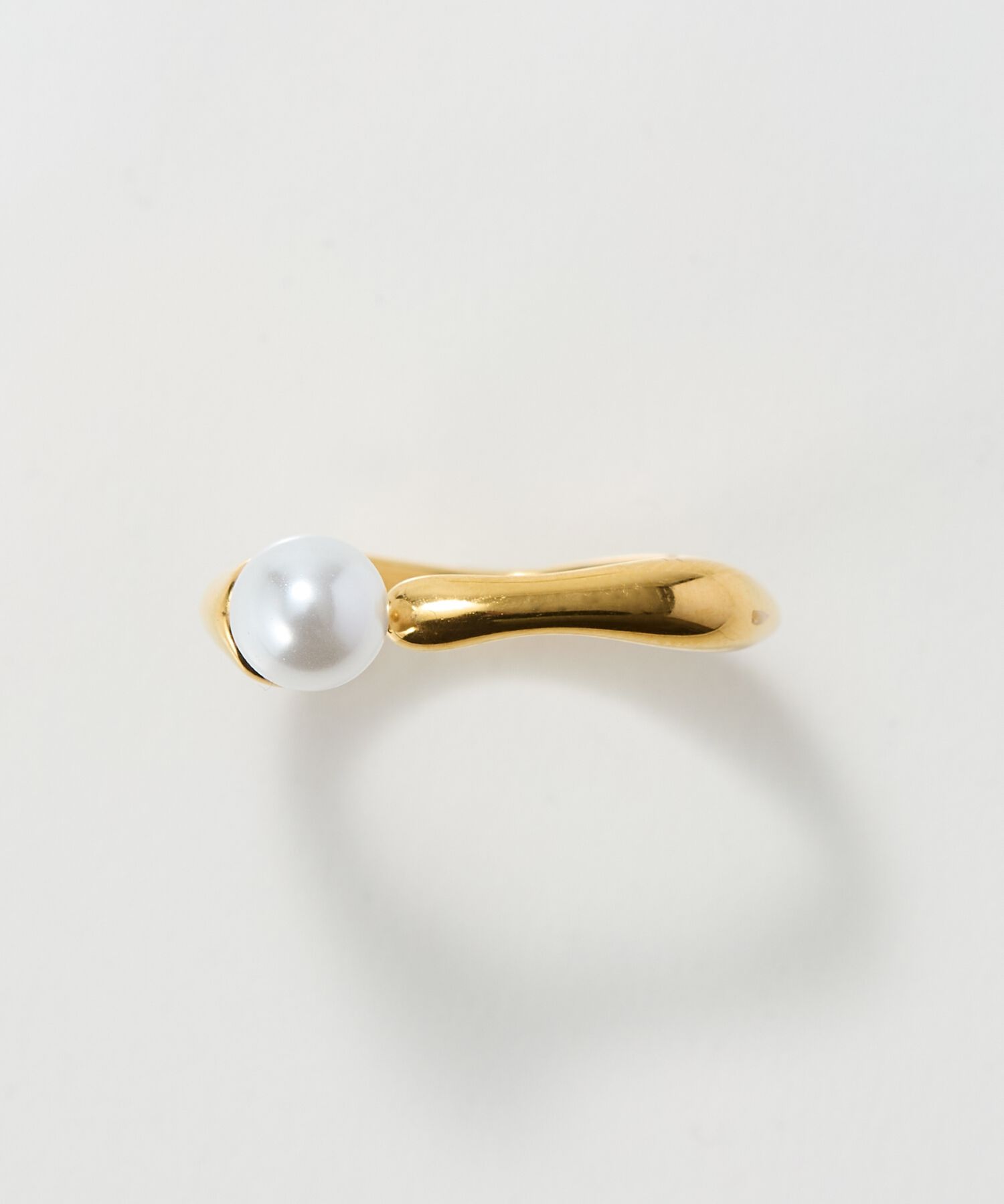 Phoebe「【金属アレルギー対応】ラスターフレームパールカフリング　ゴールド/ステンレス/大ぶり/主役級/変形」|リング|