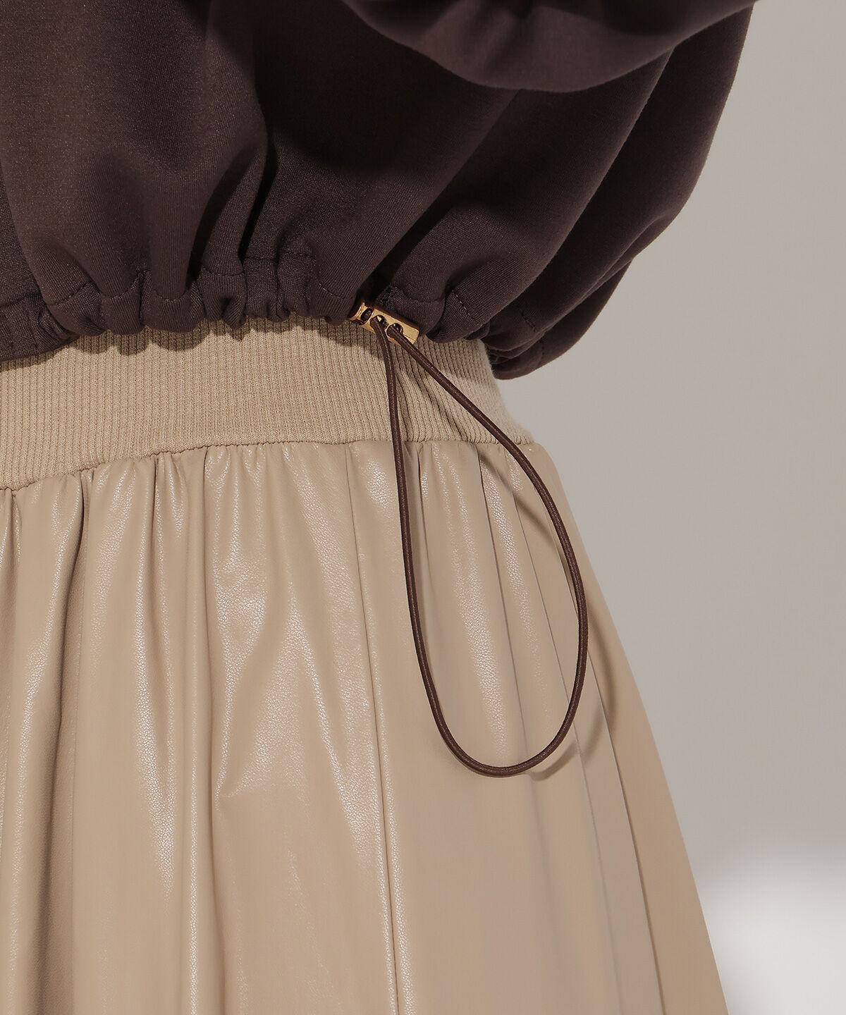 アンドクチュール「ダンボールポンチパーカー」|パーカー|