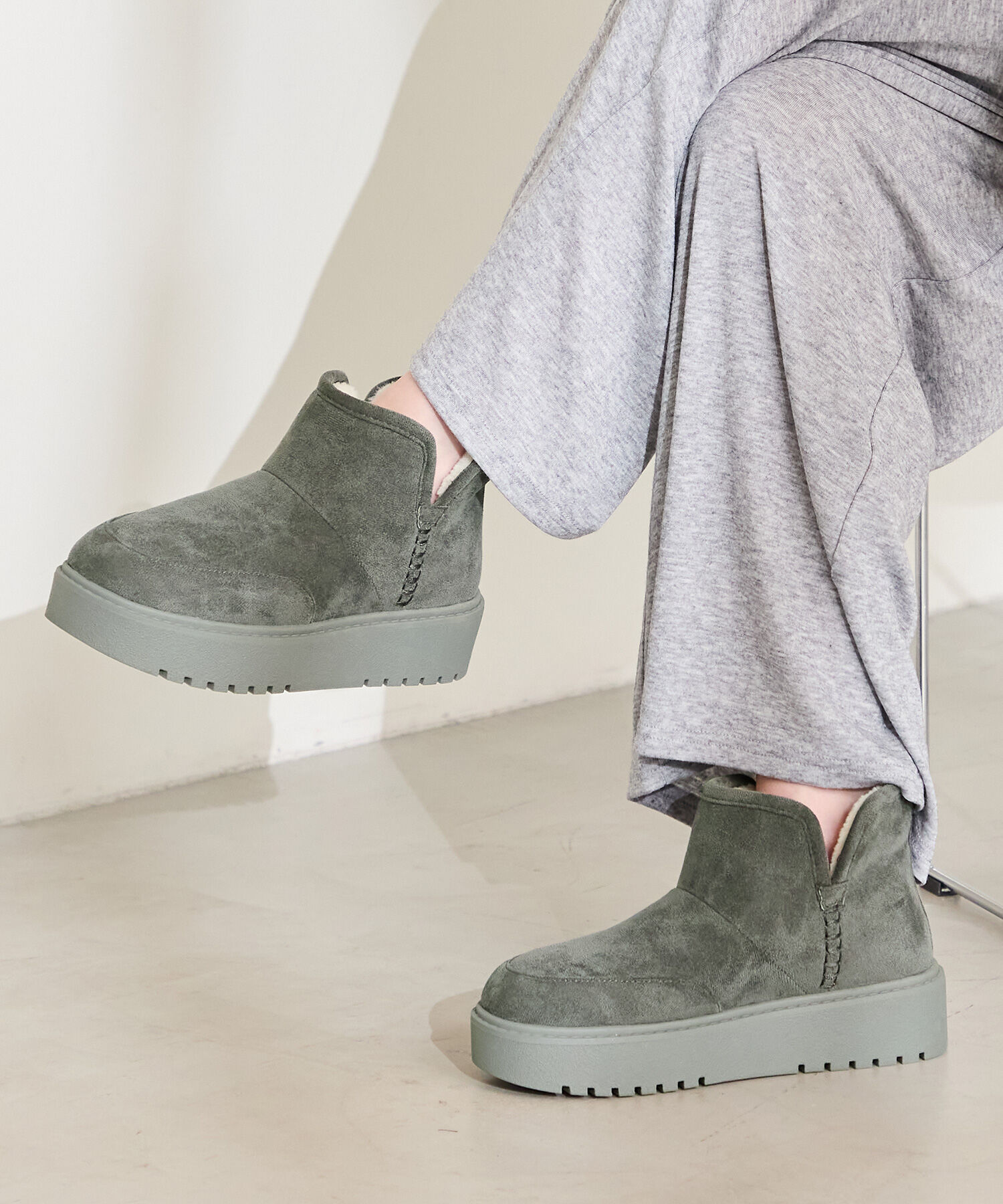 ORiental TRaffic「●2025秋冬新作●【 軽量 】 サイドスリット 厚底 ムートン ショートブーツ /51425 防寒」|ショートブーツ|