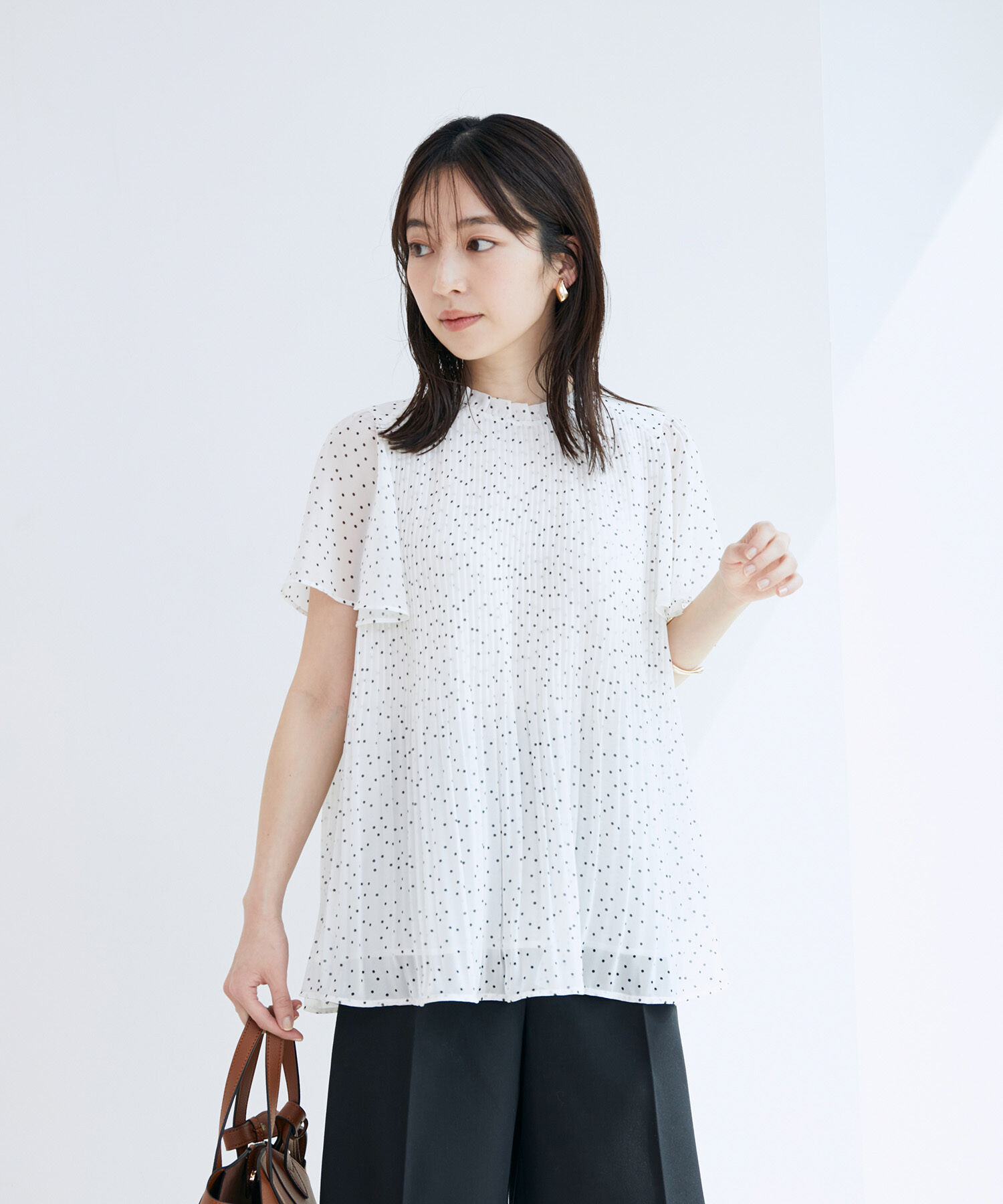 VIS「【洗濯機可】ドット＆無地シフォンバックリボンブプリーツブラウス」|シャツ・ブラウス|