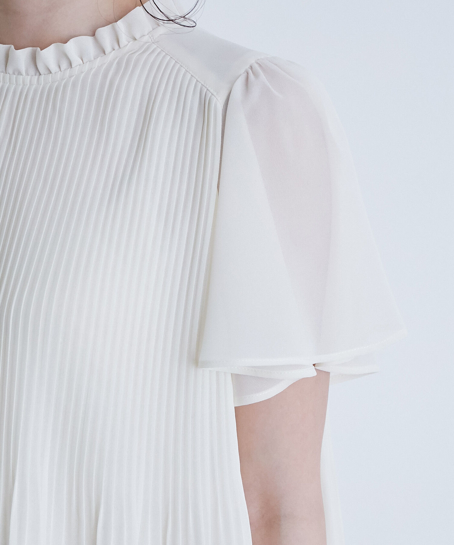 VIS「【洗濯機可】ドット＆無地シフォンバックリボンブプリーツブラウス」|シャツ・ブラウス|