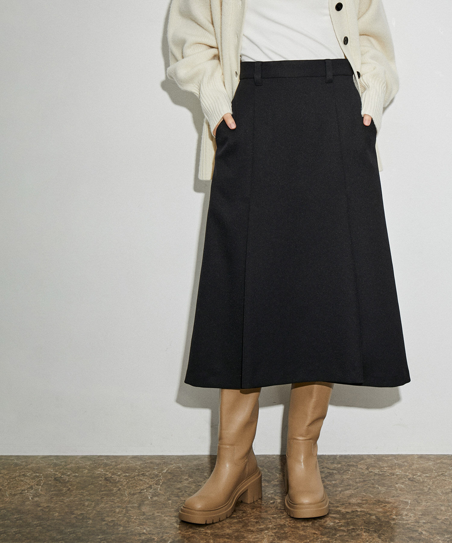 ADAM ET ROPE'「【サステナブル】デザインタックフレアスカート」|スカート|ブラック(01)