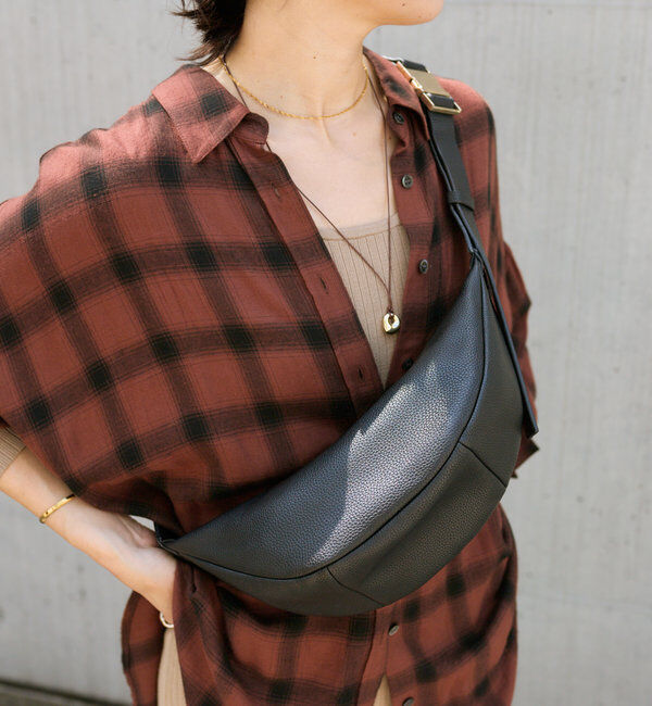  「【上品デザイン】カーブボディバッグ」|クラッチバッグ|