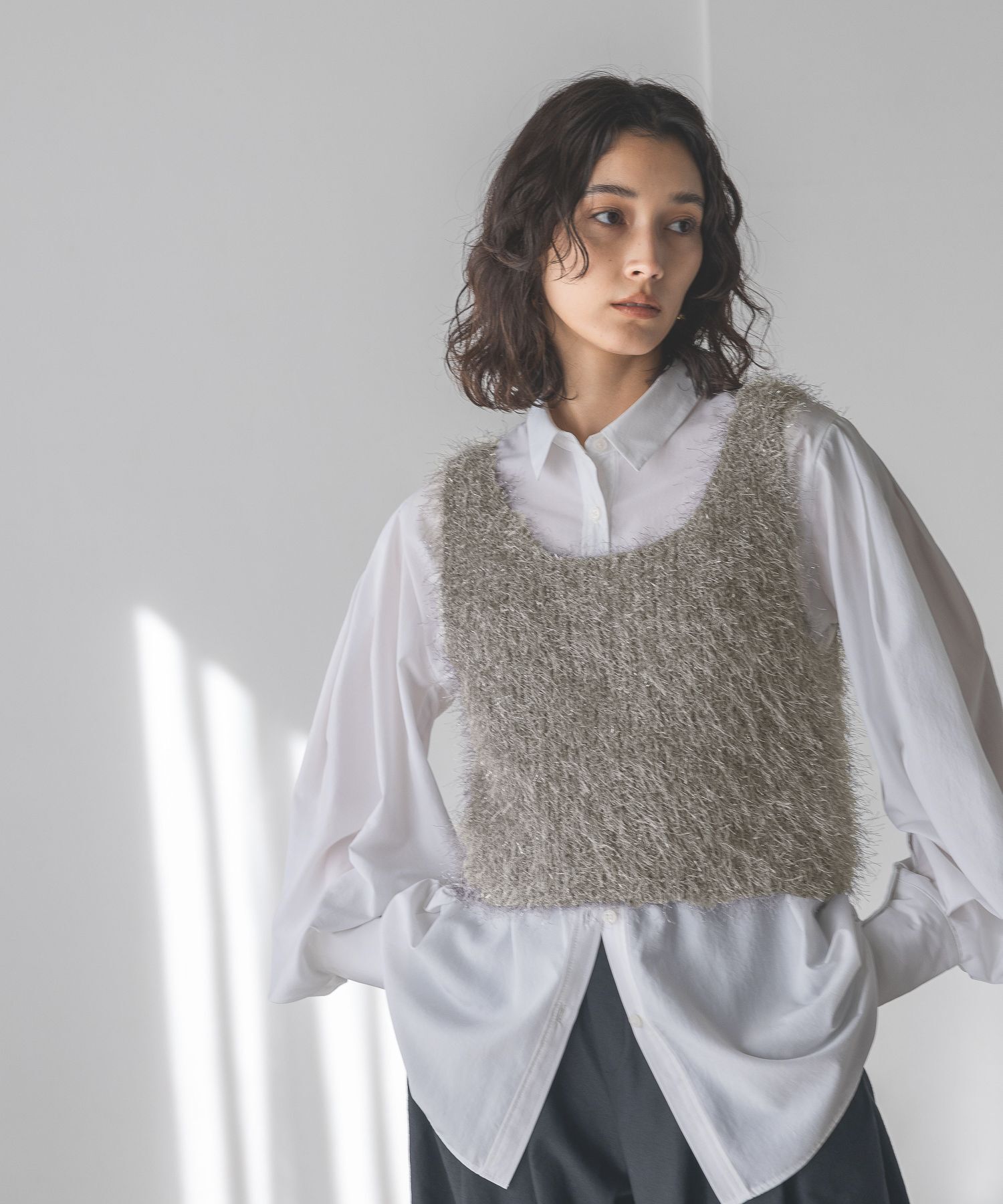 A part by 「ラメフェザーノースリーブ」|ニット・セーター|チャコールグレー