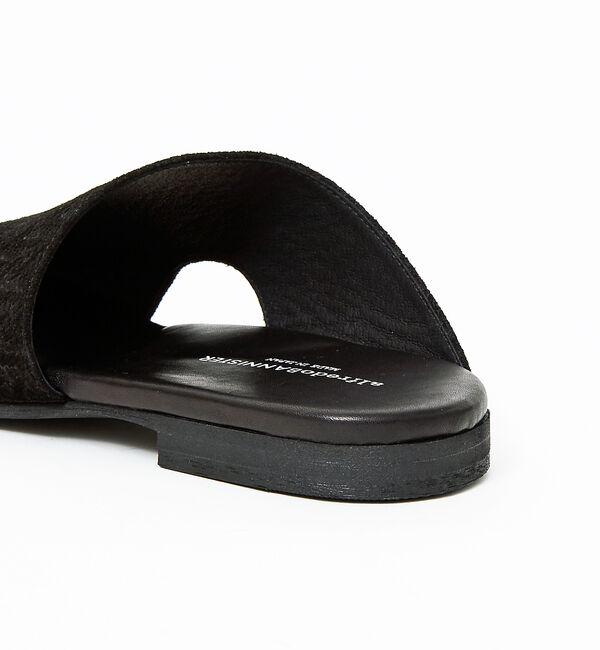 alfredoBANNISTER「アシメントリー レザー ミュール サンダル（メッシュ型押し）」|サンダル|