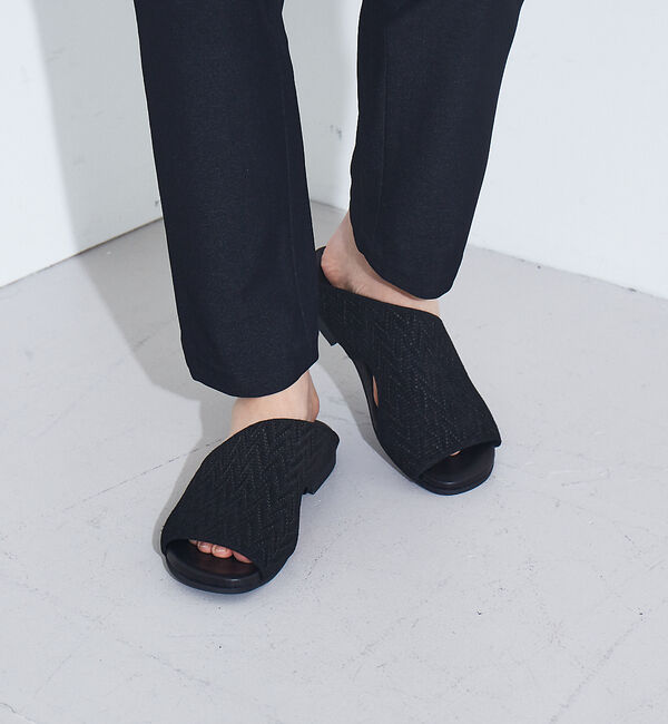 alfredoBANNISTER「アシメントリー レザー ミュール サンダル（メッシュ型押し）」|サンダル|