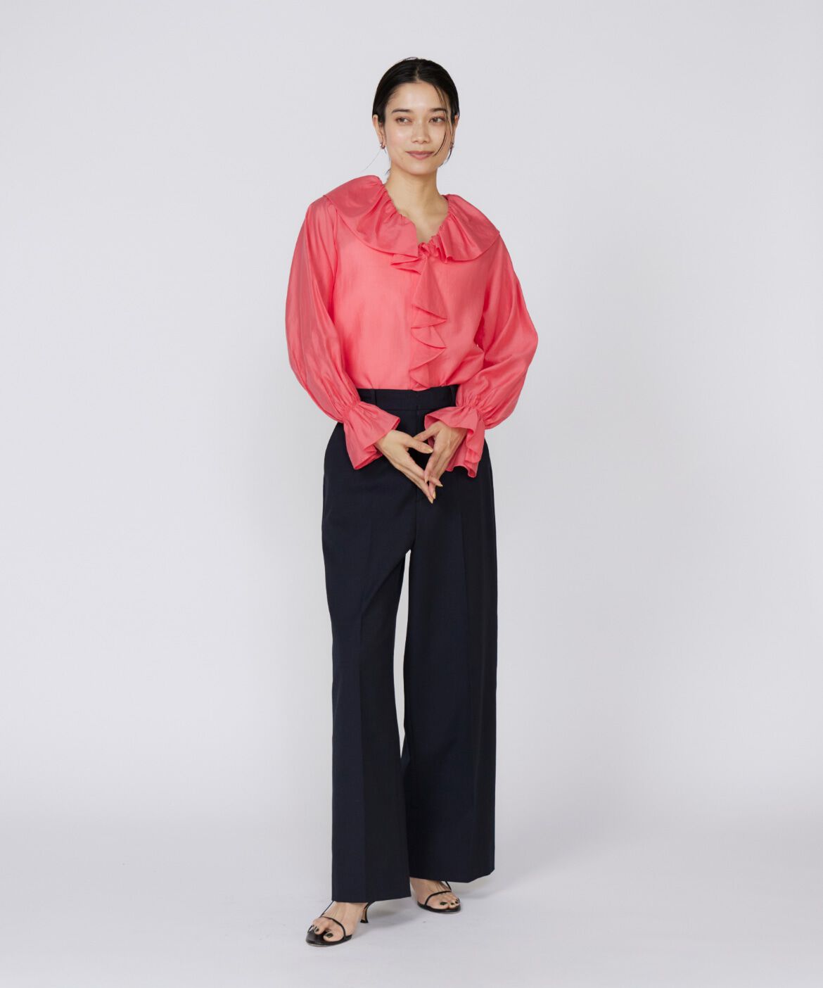 INED「《大きいサイズ》シャイニーローンフリルブラウス」|シャツ・ブラウス|