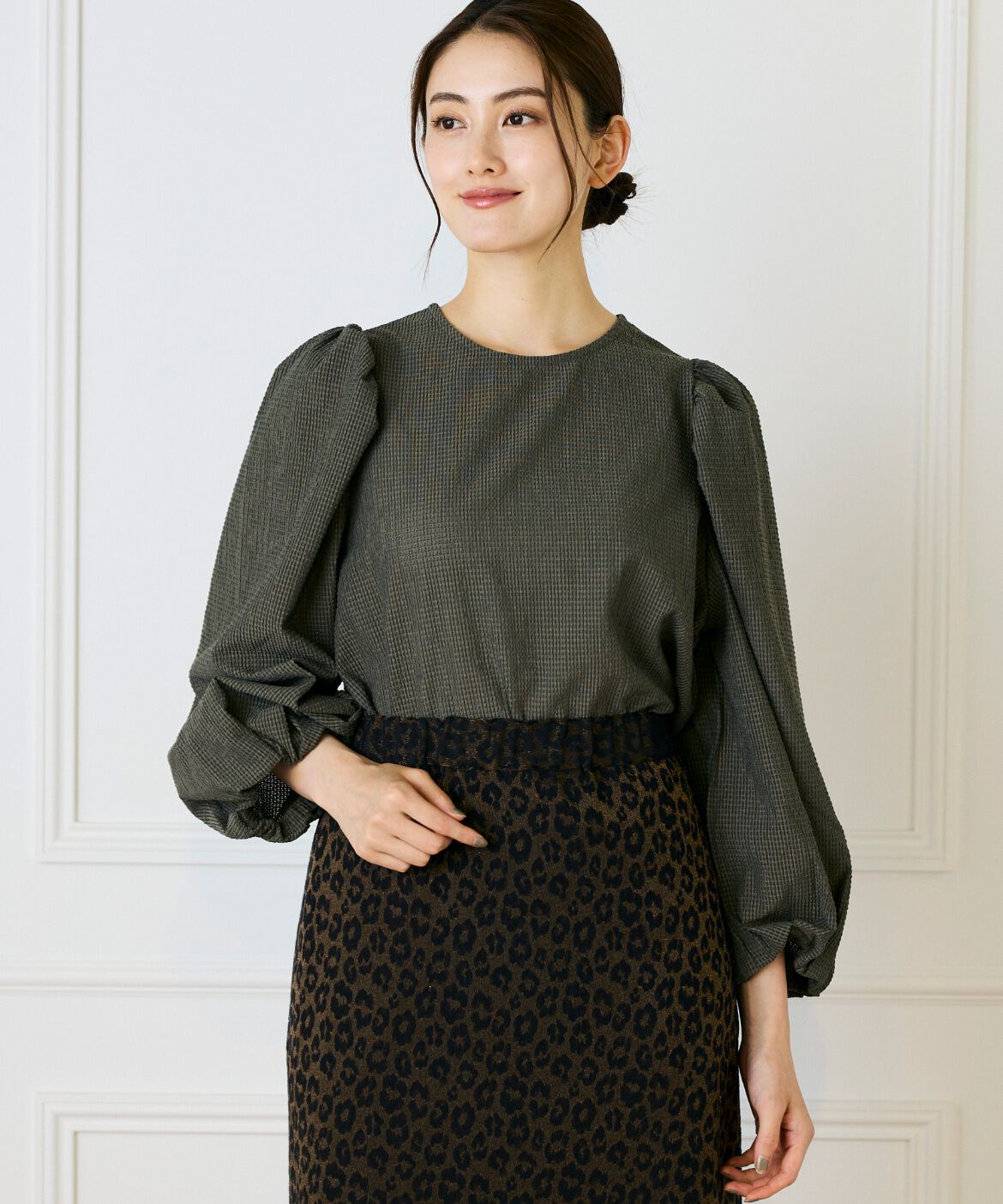 Le Souk「ギャザースリーブプルオーバー」|シャツ・ブラウス|カーキ3