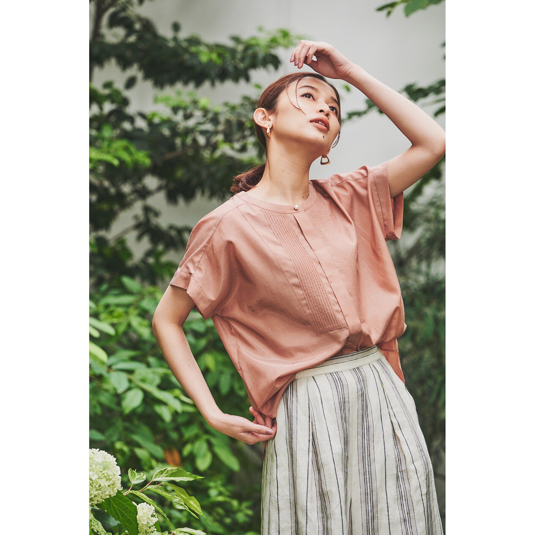 UNTITLED「【インナーにオススメ/華やかデザイン】パール調釦Tブラウス」|シャツ・ブラウス|