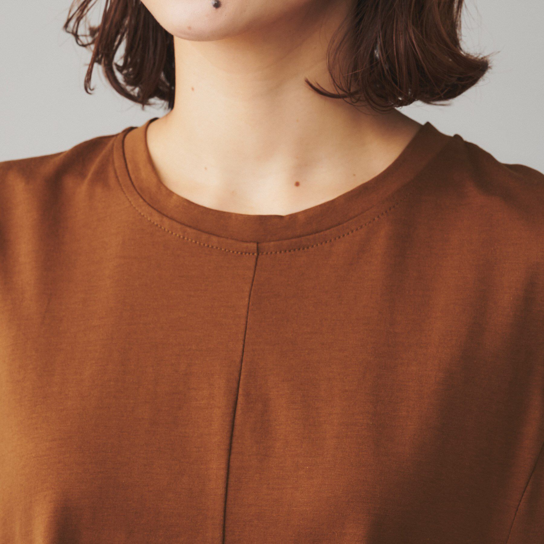 UNTITLED「【Audrey and John Wad】クルーネックノースリーブフレアワンピース」|ワンピース|