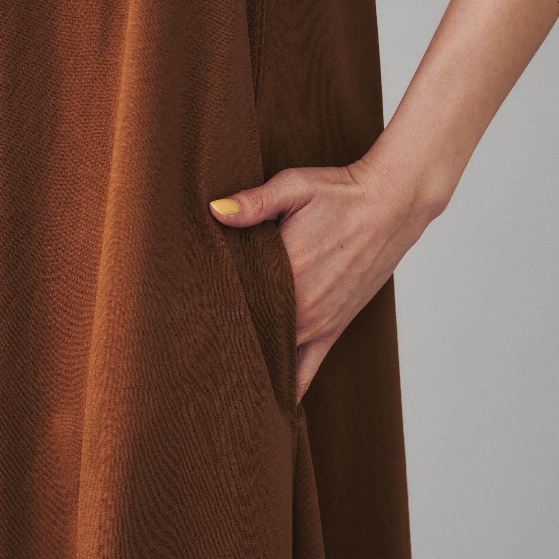 UNTITLED「【Audrey and John Wad】クルーネックノースリーブフレアワンピース」|ワンピース|