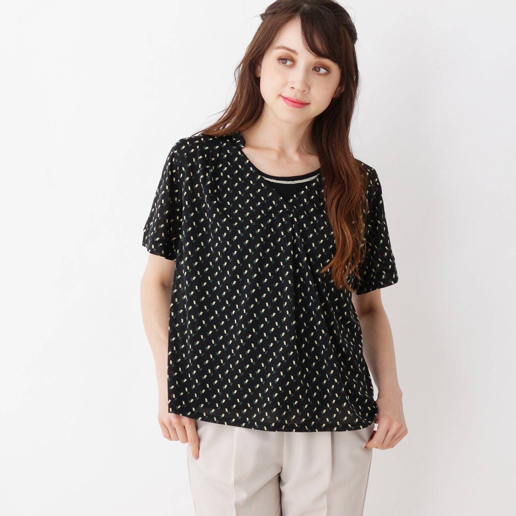 grove「【WEB限定サイズあり】洗えるインナー付き幾何ドット半袖プルオーバー」|シャツ・ブラウス|ブラック(119)