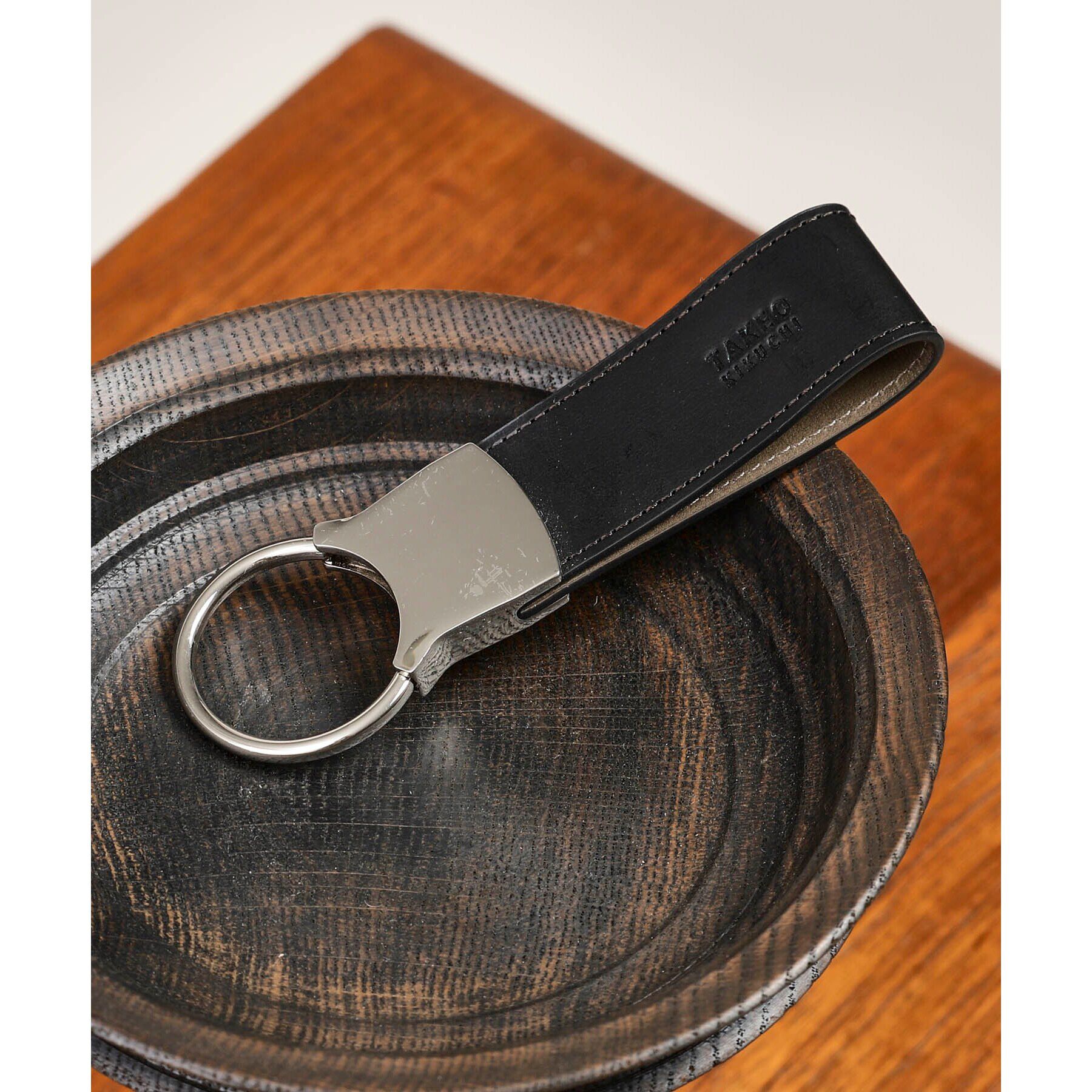 TAKEO KIKUCHI「アンティーク調レザー キーホルダー」|キーケース|ブラック(519)