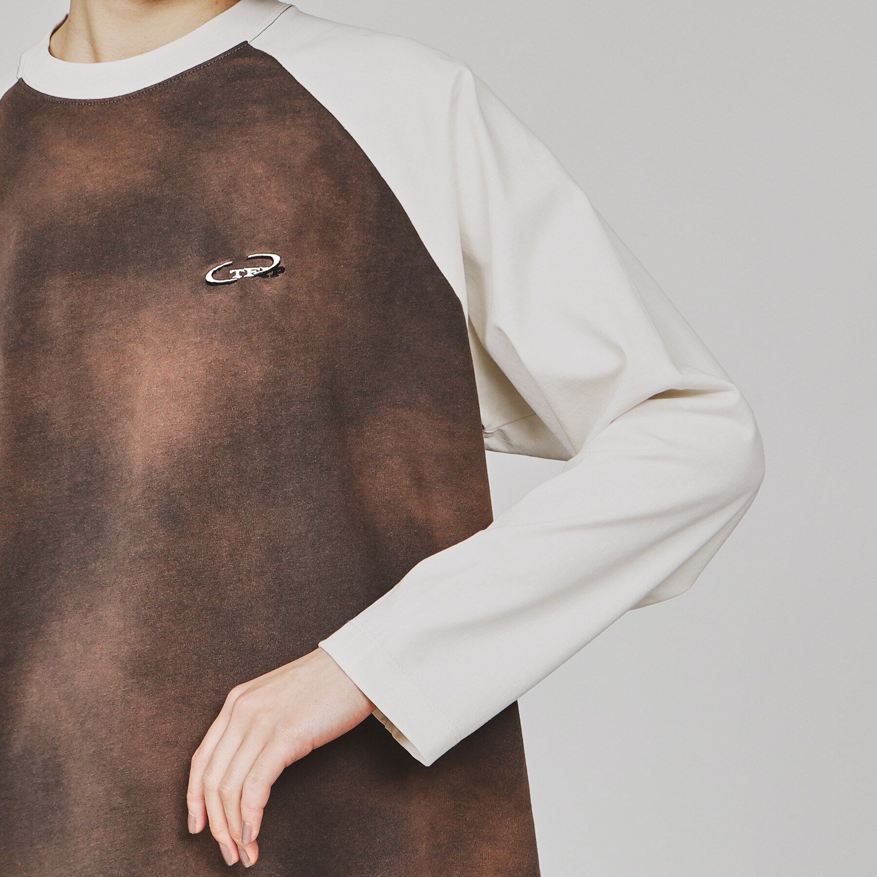 tk.TAKEO KIKUCHI「ブリーチラグランスリーブTシャツ」|Tシャツ・カットソー|