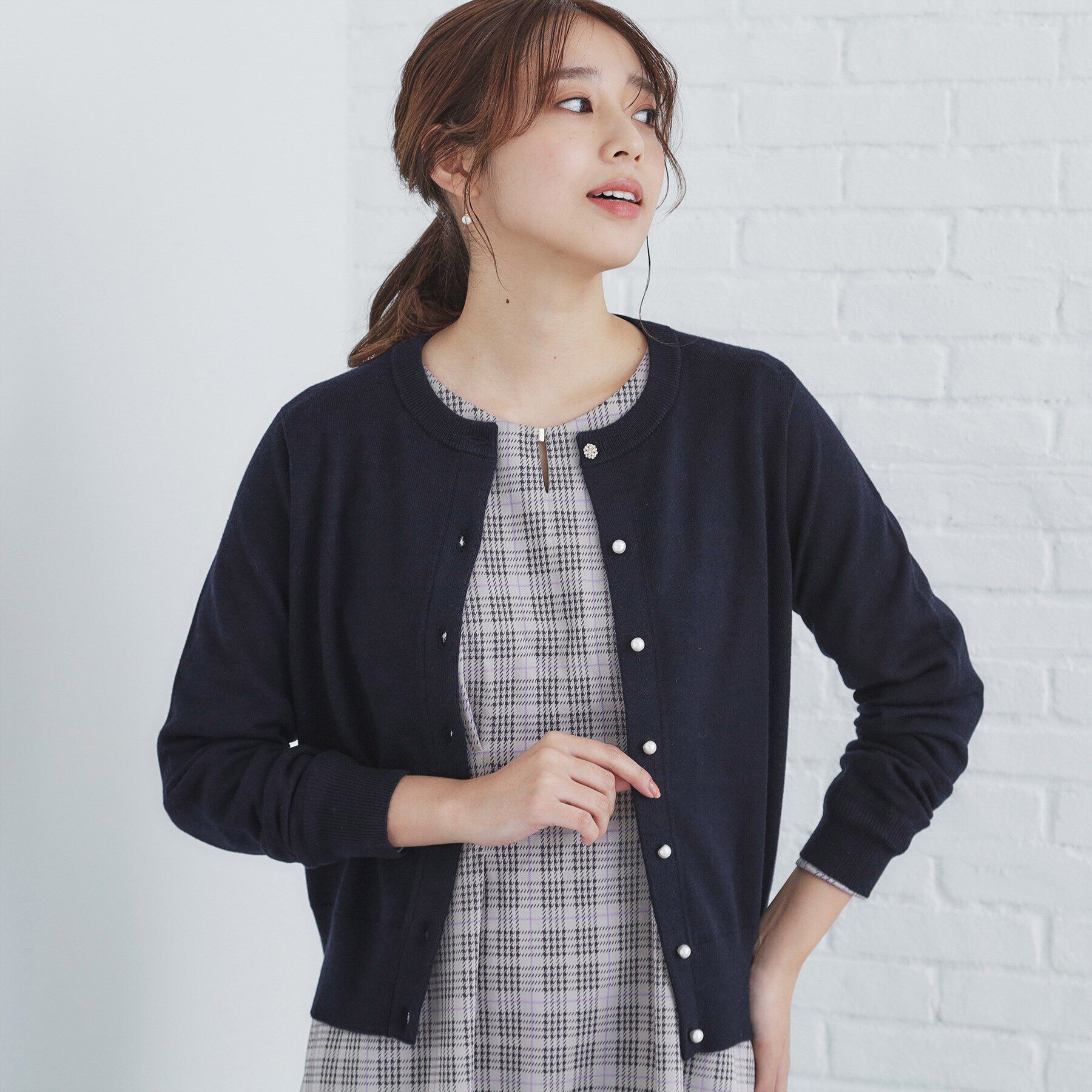 index「≪エマール検証済≫7colorビジュー釦クルーネックカーディガン【洗濯機洗い可】」|カーディガン|ネイビー(094)