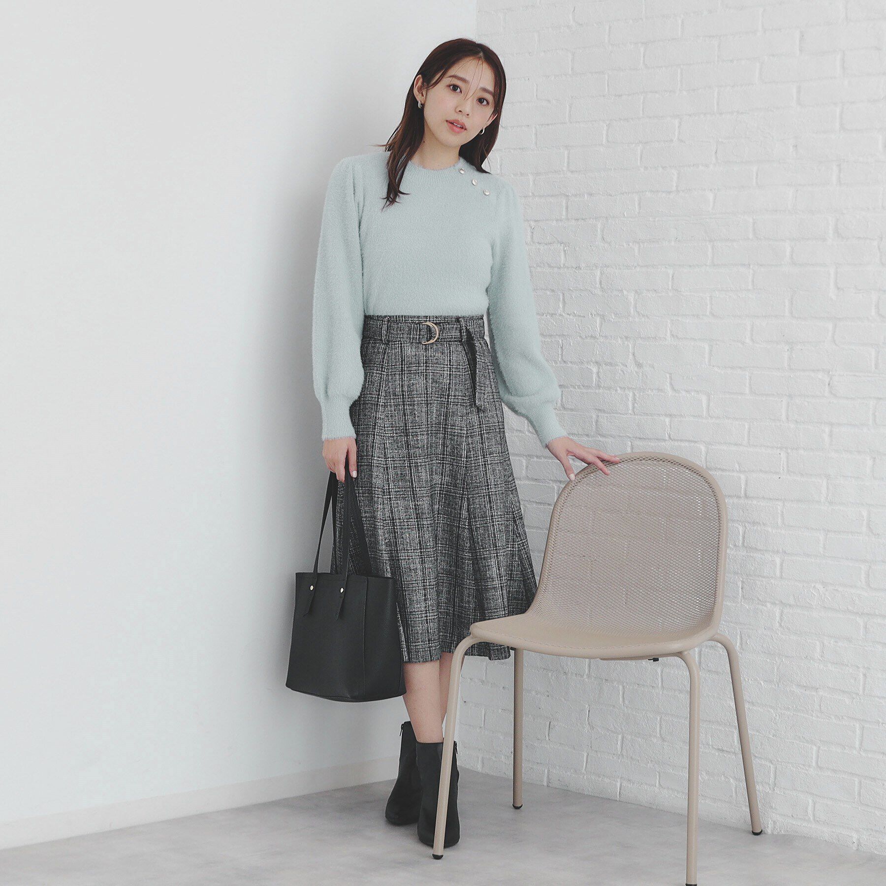 index「ゴールドボタンパフスリーブラメフェザーニット【洗濯機洗い可】」|ニット・セーター|