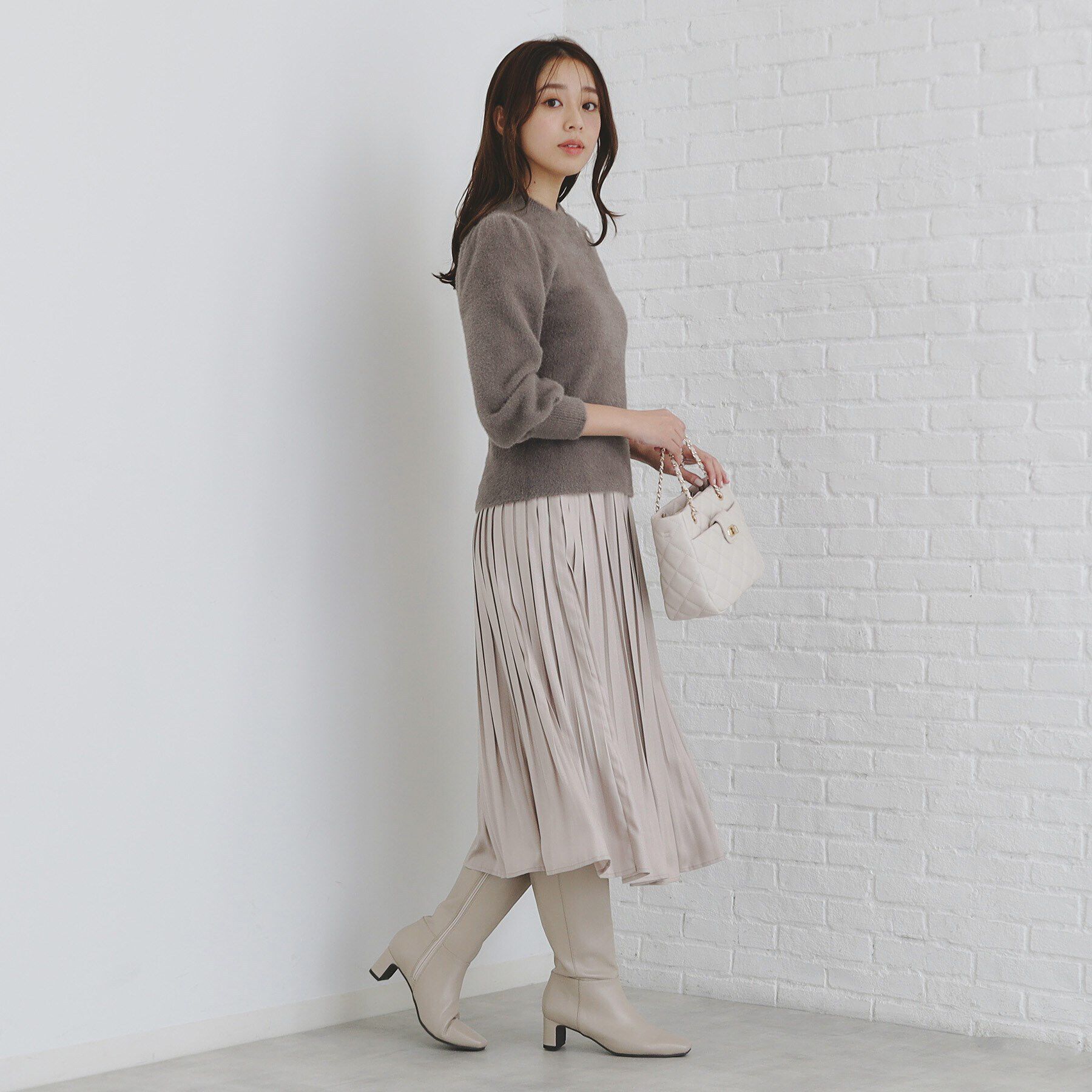 index「ゴールドボタンパフスリーブラメフェザーニット【洗濯機洗い可】」|ニット・セーター|