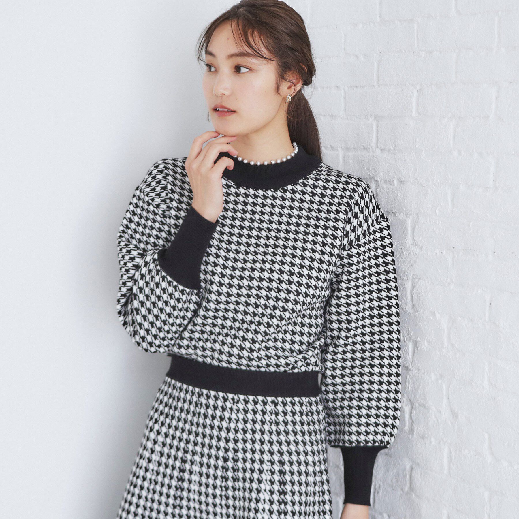 index「《美人百花掲載》パール調ハイネックニット/セットアップ対応【洗濯機可】」|ニット・セーター|ブラック(819)