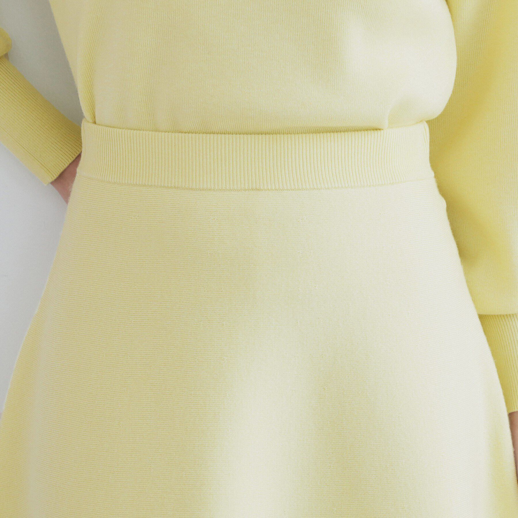 index「《美人百花掲載》パール調フレアニットスカート/セットアップ対応【洗濯機洗い可】」|スカート|