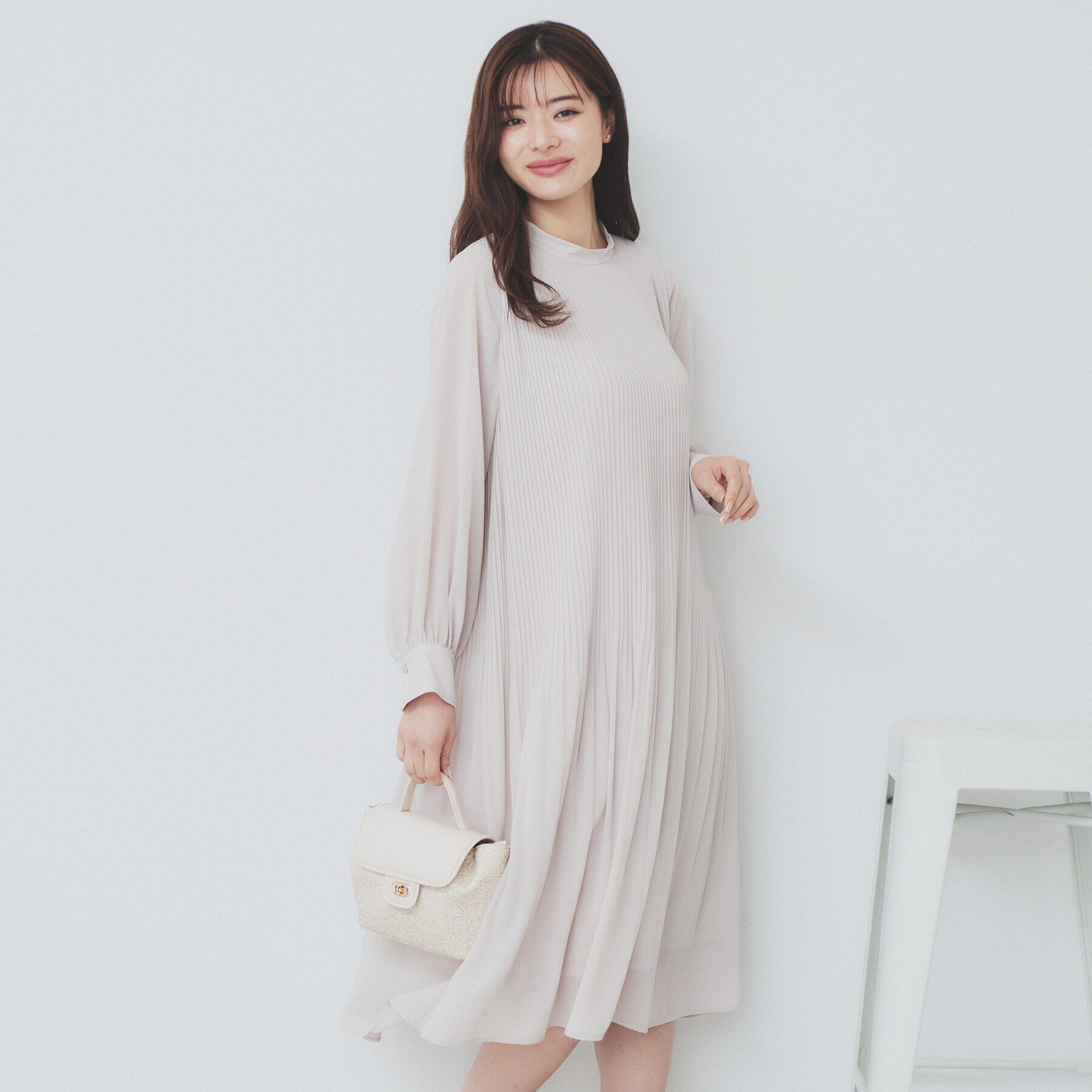 index「ベルト付きプリーツフレアワンピース【洗濯機洗い可/防シワ】」|ワンピース|グレージュ(050)