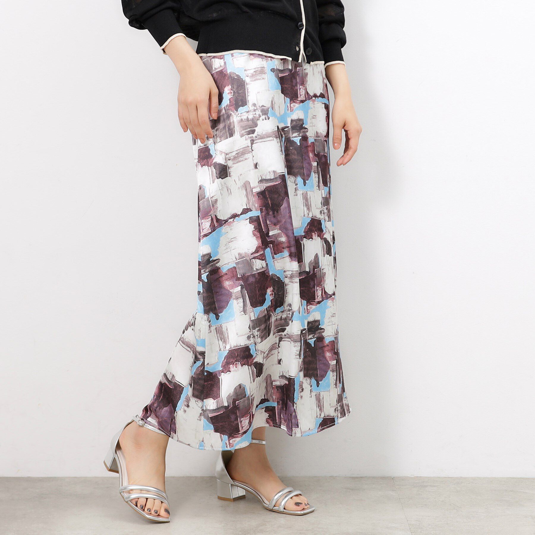 OPAQUE.CLIP「幾何プリント サテンナローフレアスカート【洗濯機洗い可】」|スカート|